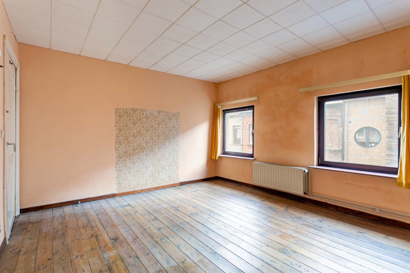 Te renoveren woning met veel potentieel foto 16