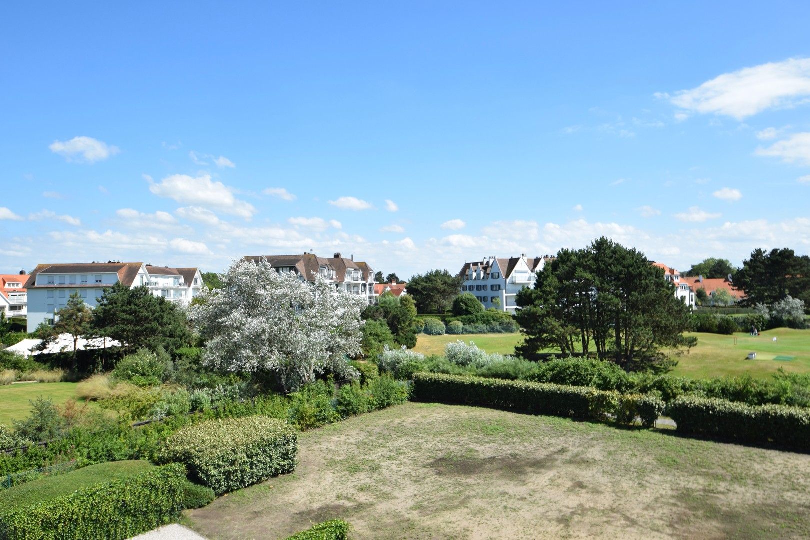 Overname aandelen met in zijn actief een ruim hoekappartement met zicht op de Approach Golf en zuidgerichte terrassen in hartje Zoute. foto 9