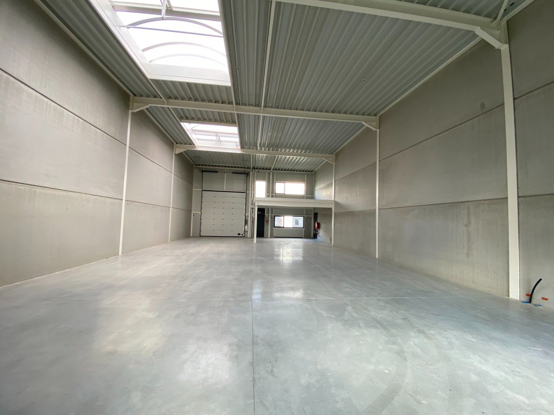 Nieuwbouw KMO-unit van 144 m2 met mezzine van 35,2 m2 foto 9