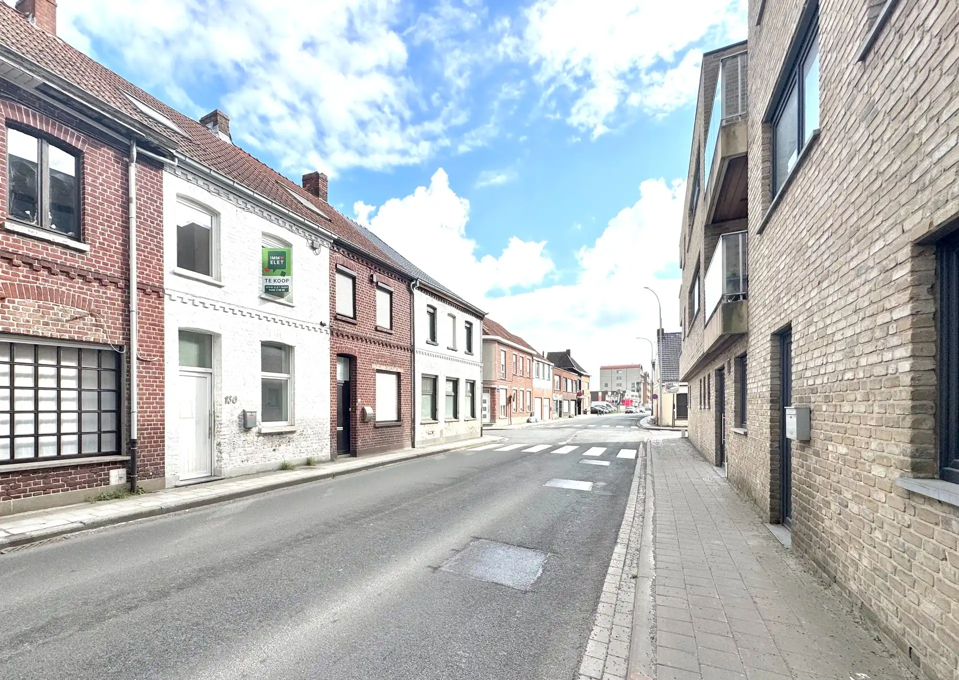 GEZELLIG INSTAPKLAAR HUISJE MET 3 KAMERS & TUIN foto {{pictureIndex}}