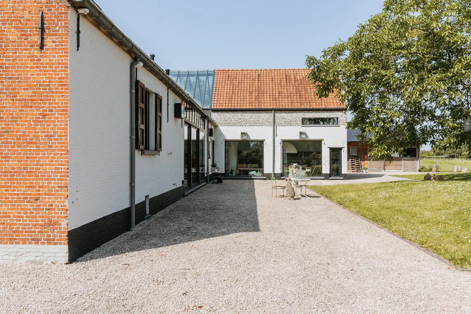 Uniek landgoed met hoeve, atelier, gastenverblijf en stallen foto 5
