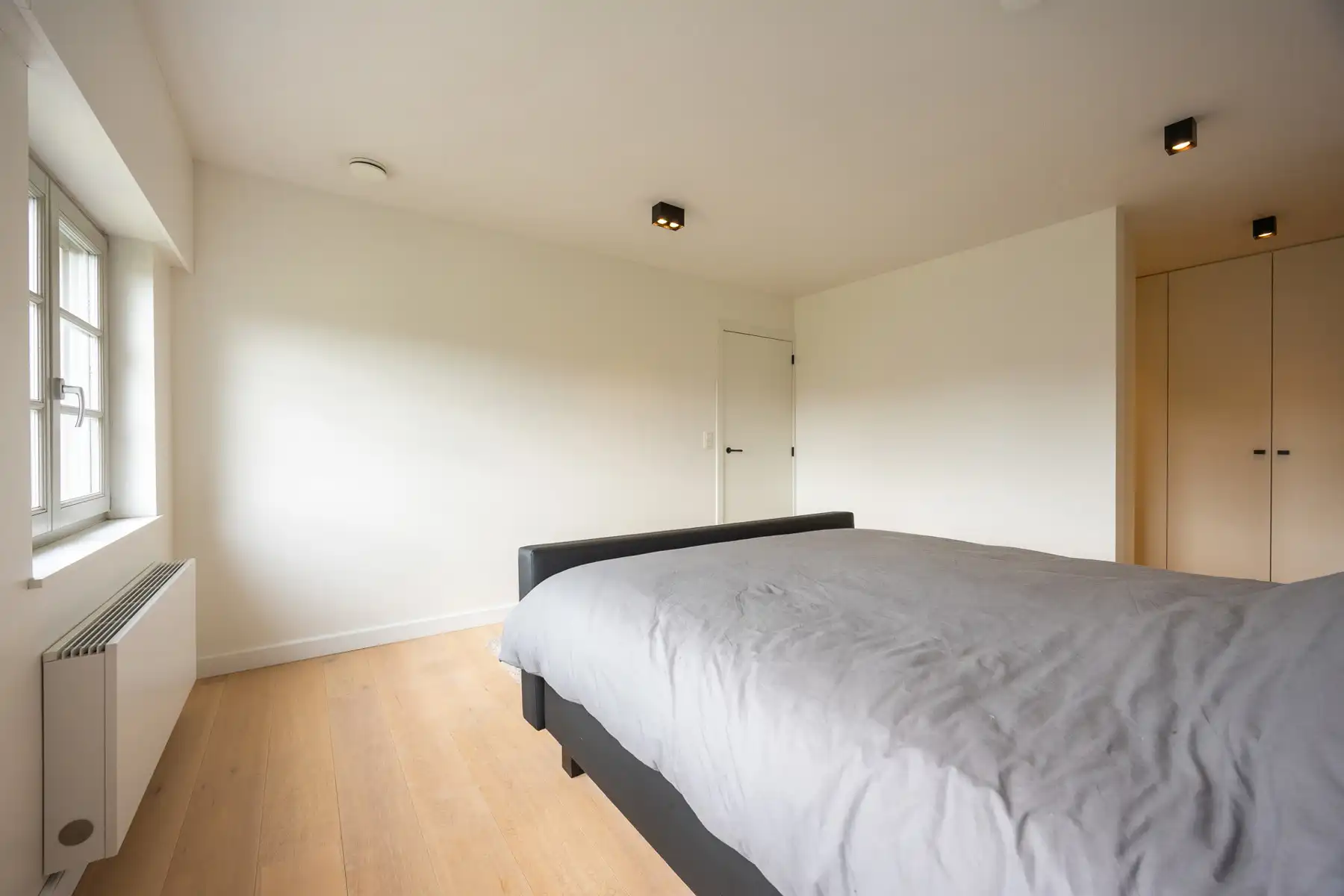 Ruime gezinswoning met tuin en 3 slaapkamers. foto 17