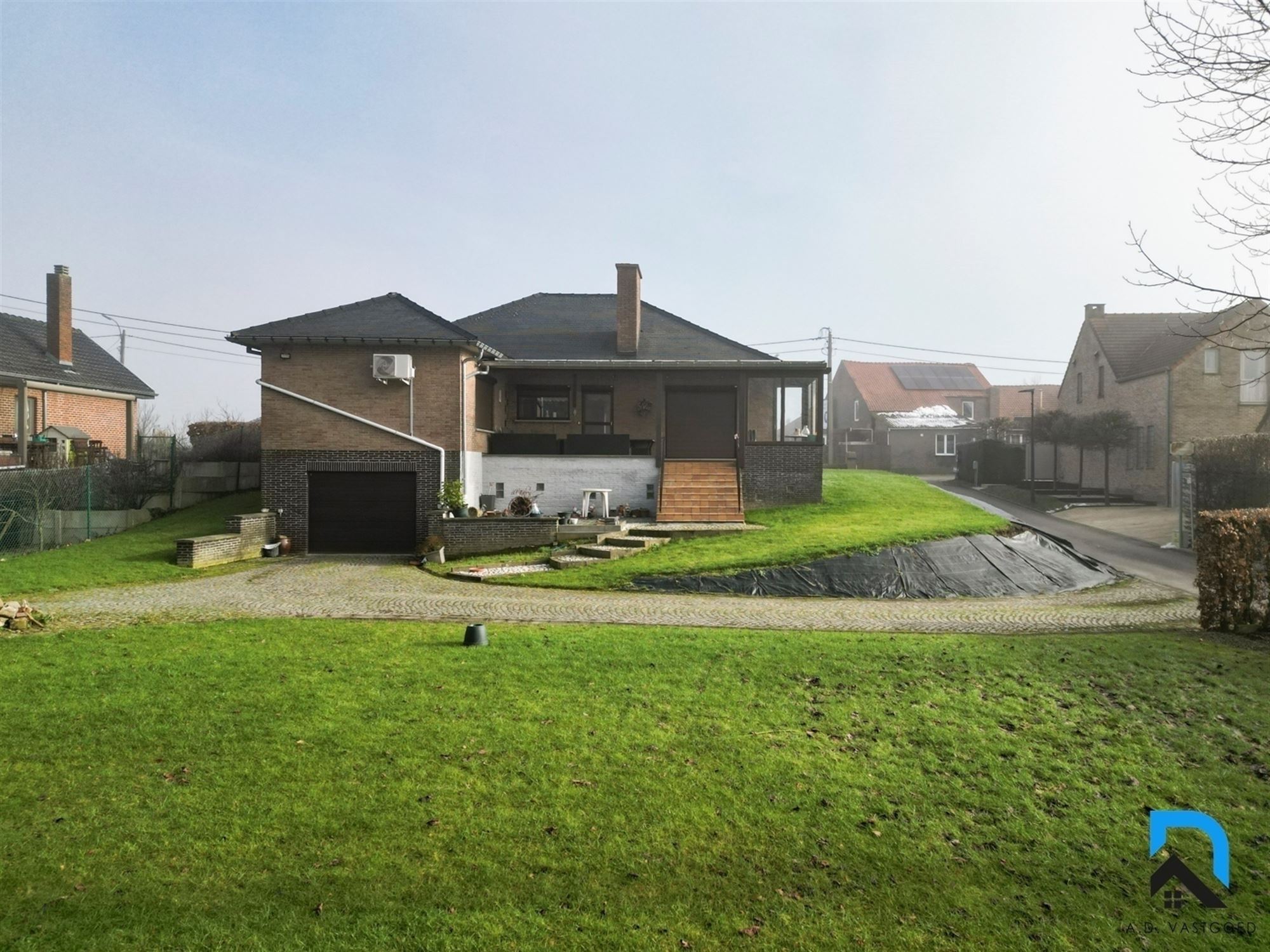 Vrijstaande woning op toplocatie met mooie tuin foto 24