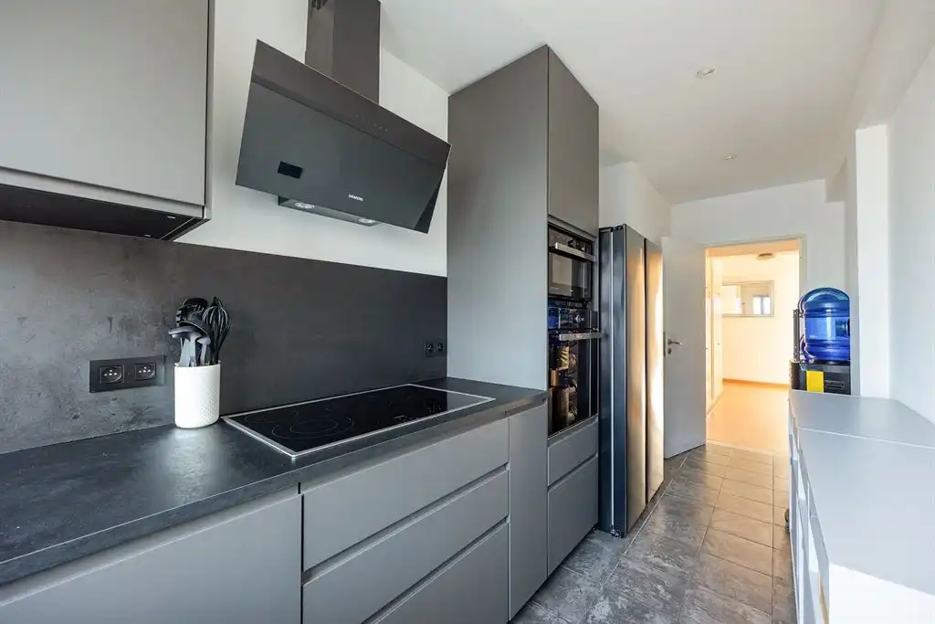Ruim 3 slpk appartement met terras en garagebox foto 6