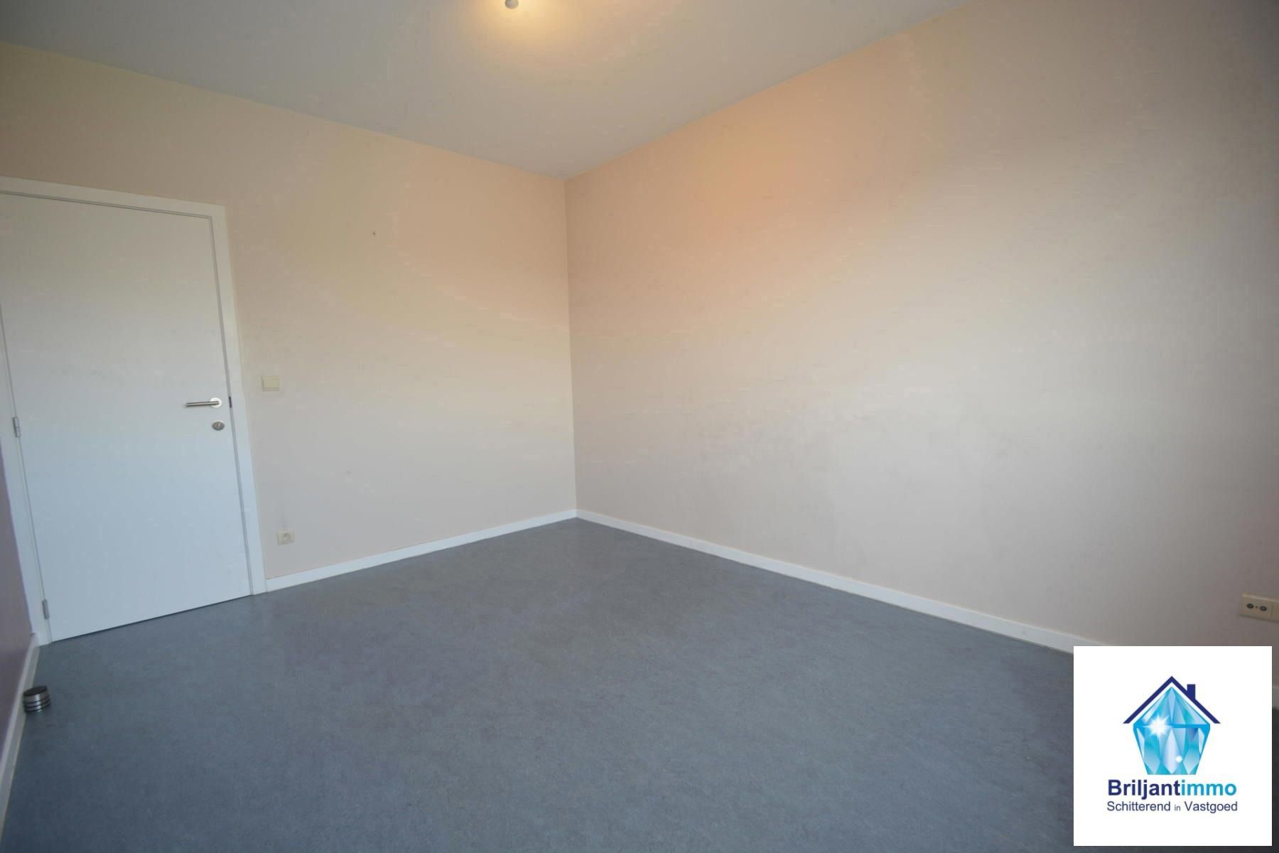 Ruim en instapklaar appartement met 3 slpkmrs en staanplaats foto 16
