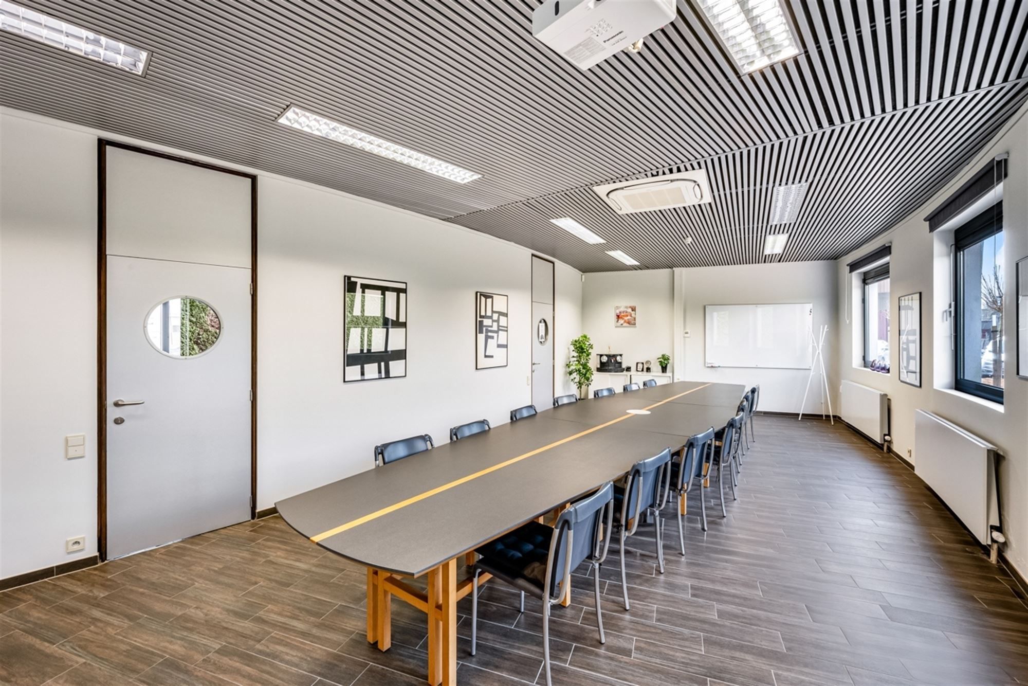 Instapklaar kantorencomplex op toplocatie ten zuiden van Gent foto 7