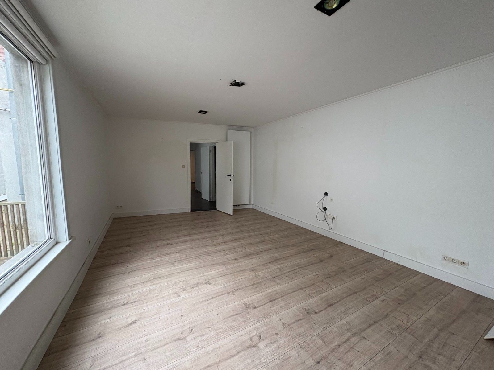 🏠 Vernieuwde gezinswoning met handelsgedeelte – renovatie 2022 foto 10