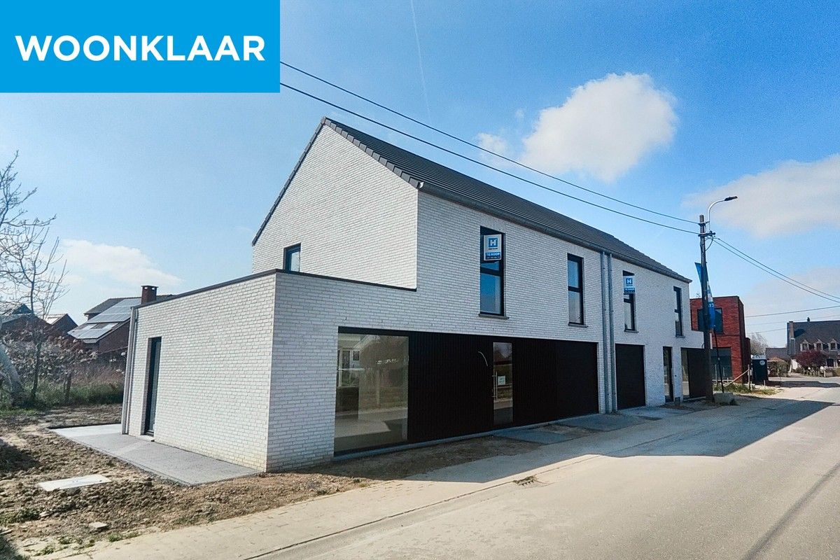 Twee moderne halfopen nieuwbouwwoningen Balegem-Dorp foto {{pictureIndex}}