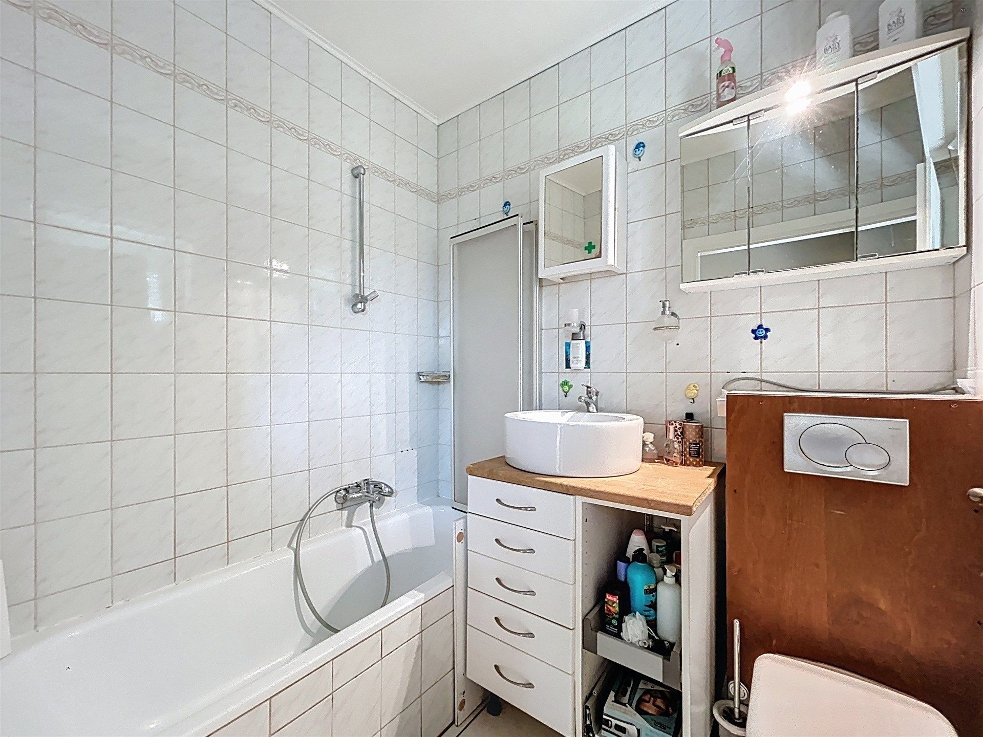 open bebouwing met 2 slaapkamers en garage op perceel van 677m²  foto 9