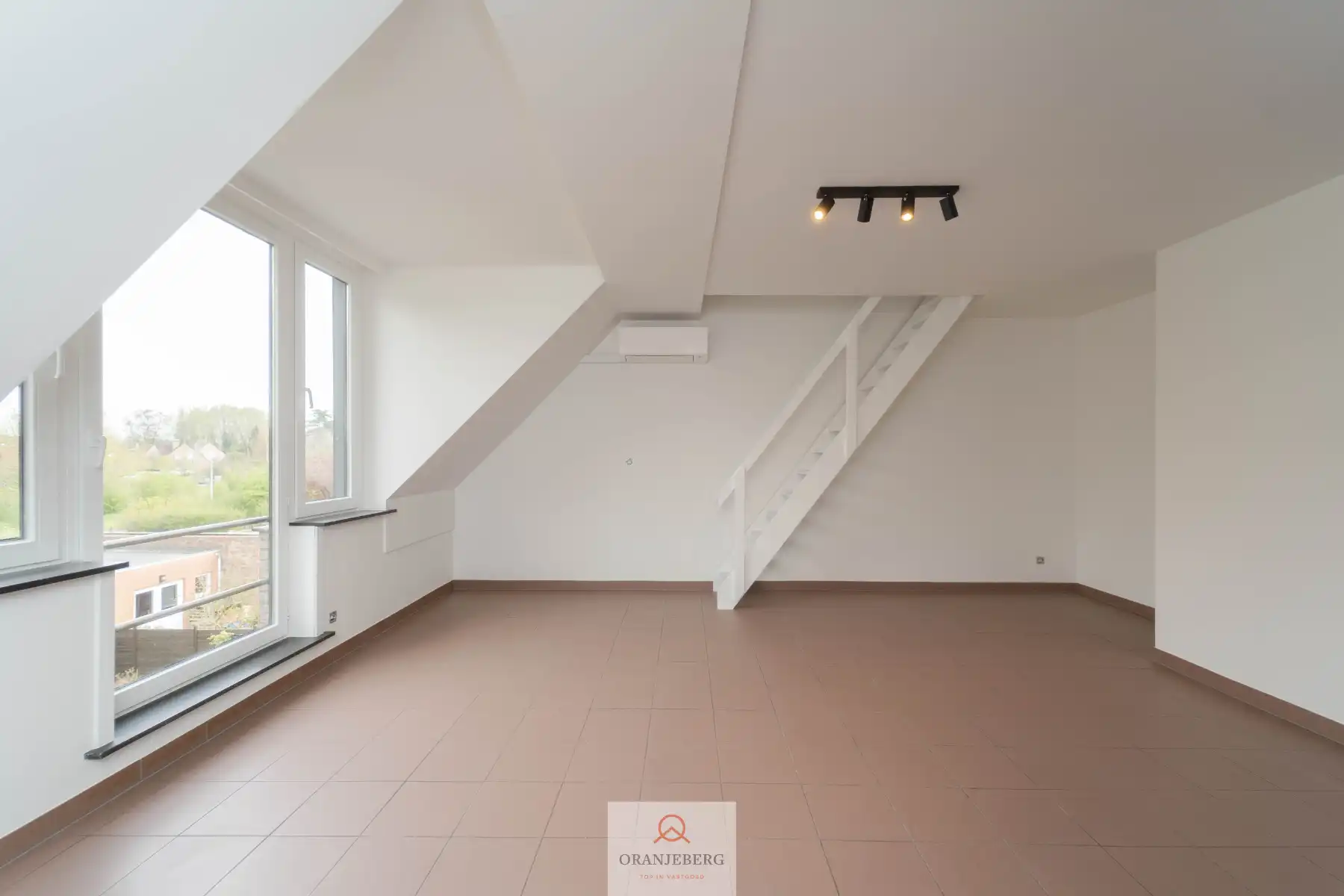 Instapklaar duplex-appartement Wondelgem! foto 7