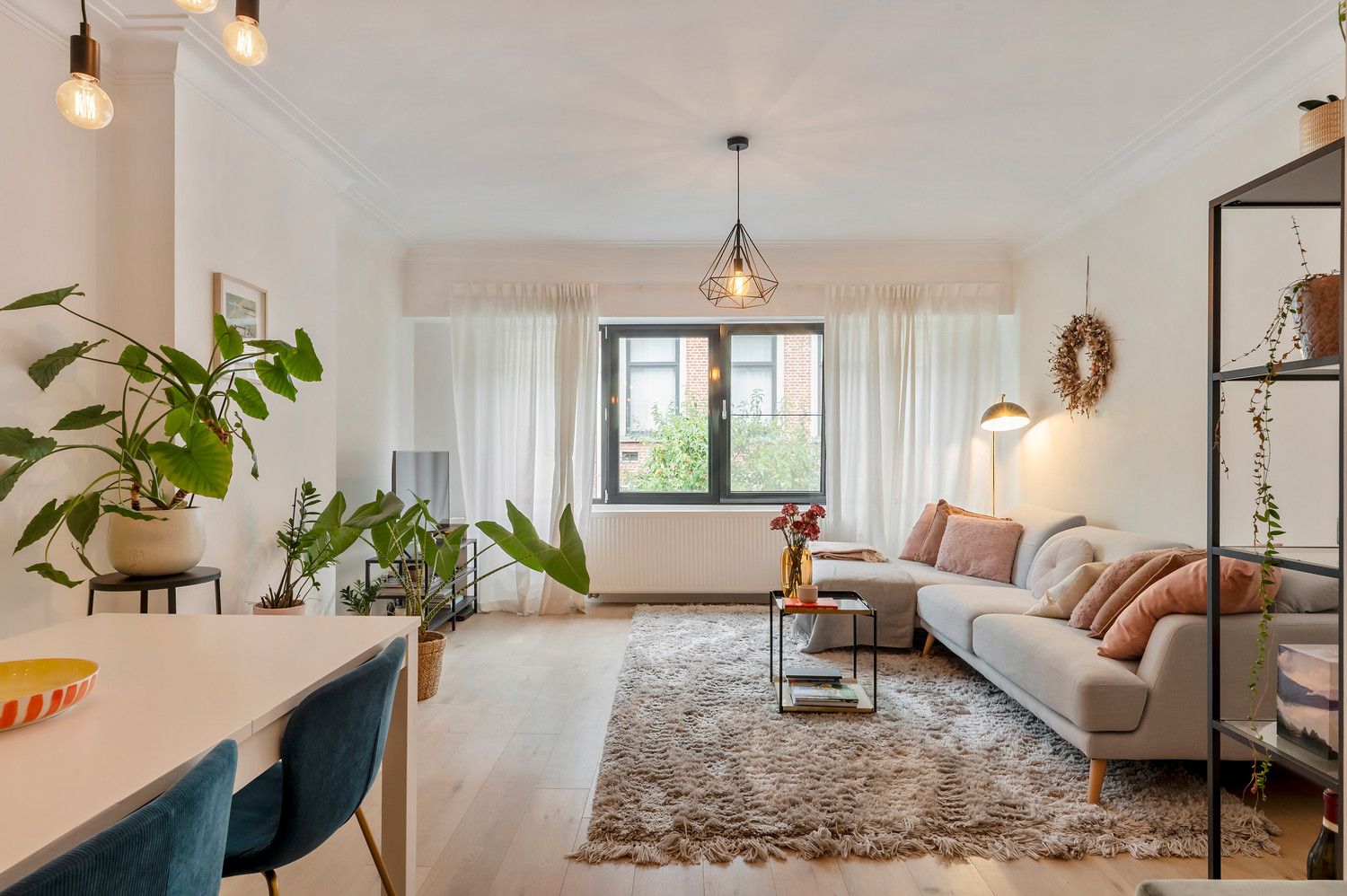 Appartement te koop foto {{pictureIndex}}