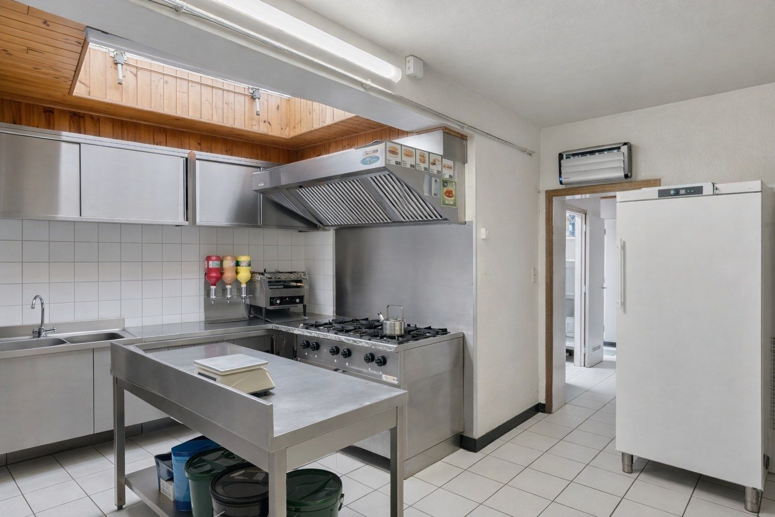 Handelspand in Olen met horeca- en andere mogelijkheden met bovenliggend appartement foto 9