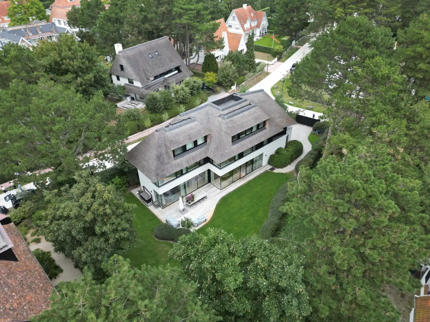Luxueuze villa gelegen op een zeer rustige en begeerde ligging in het Zoute foto 4