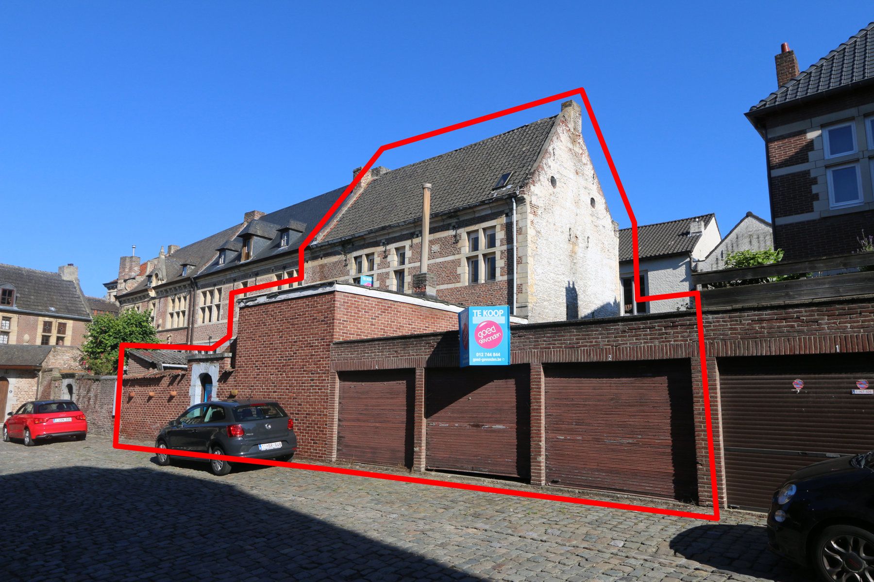 Authentieke begijnenwoning + bouwperceel met 6 garageboxen foto 7