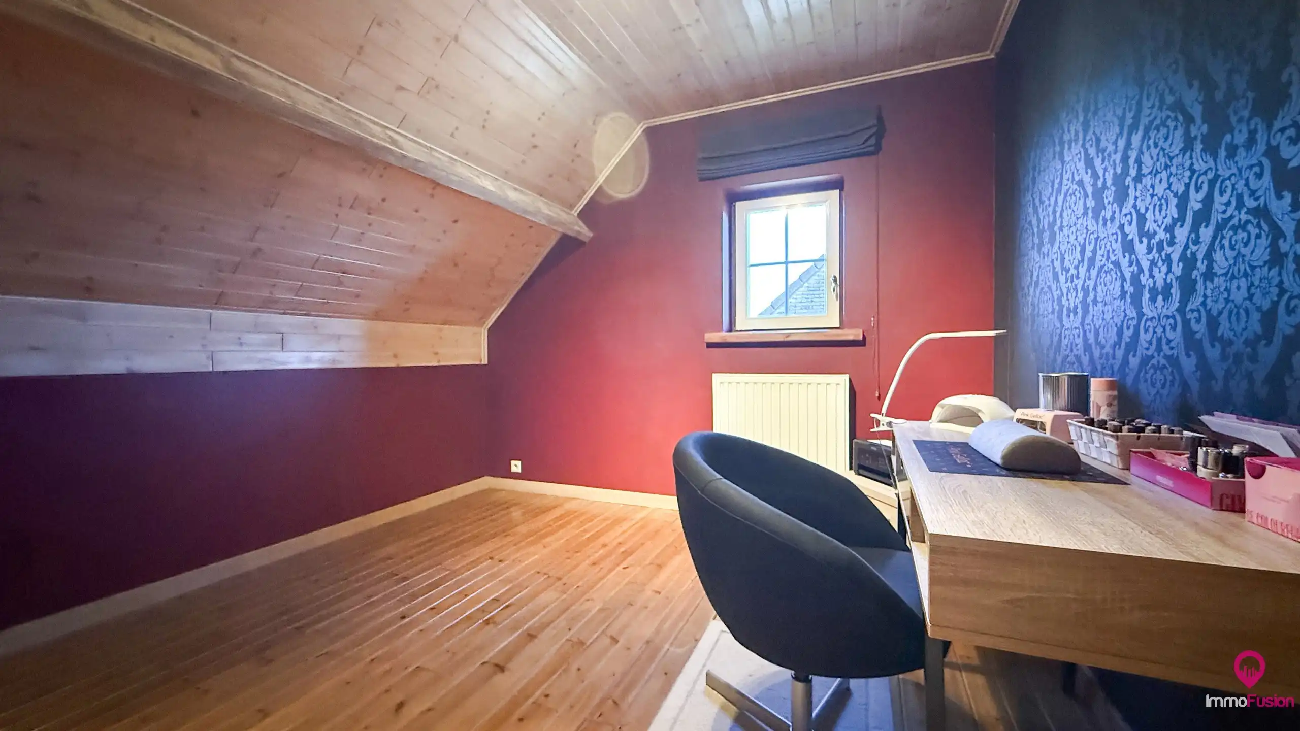 Instapklare gezinswoning met 5slpks, dubbele garage en tuin! foto 30