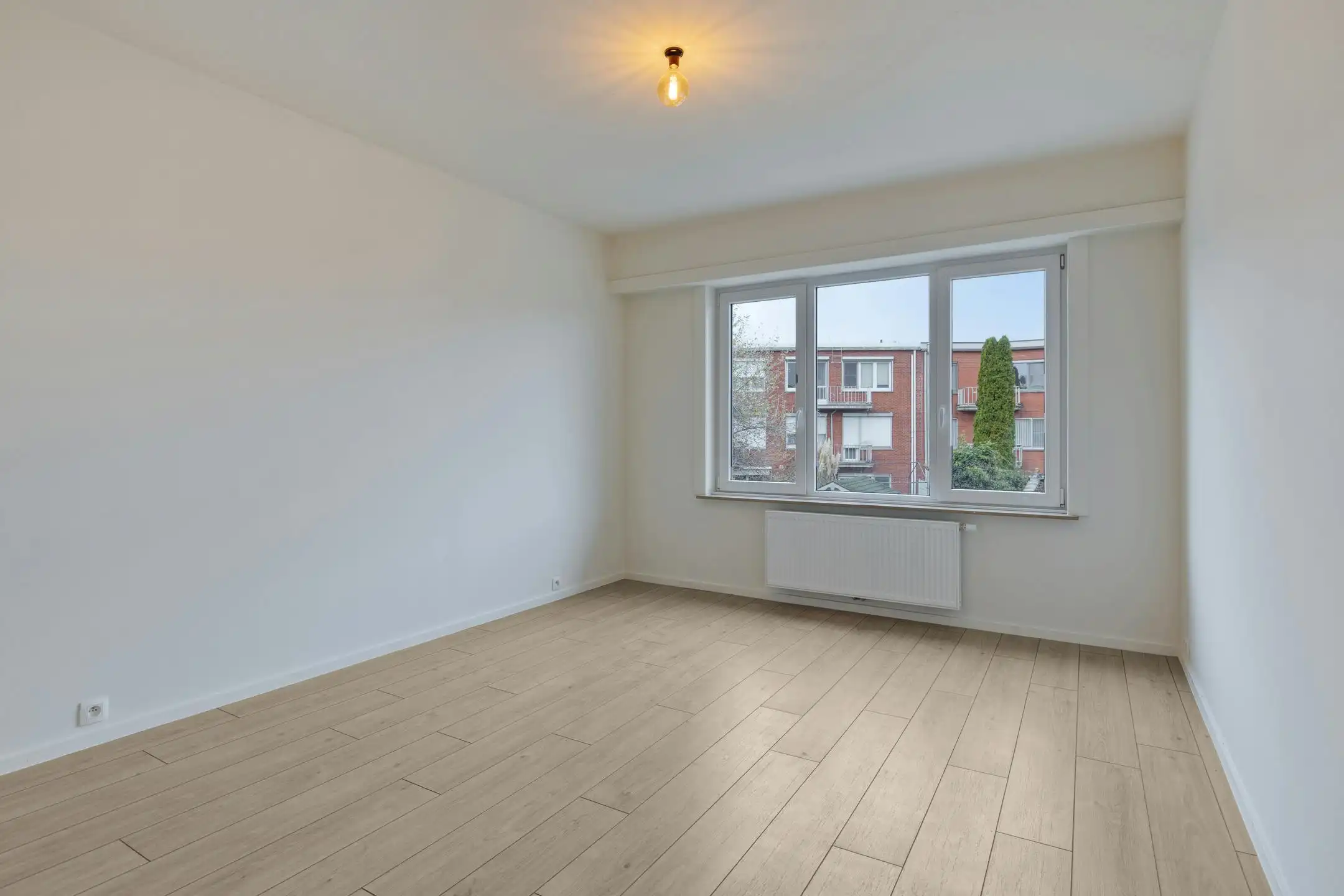 Prachtig gerenoveerd appartement met parking te Deurne! foto 12