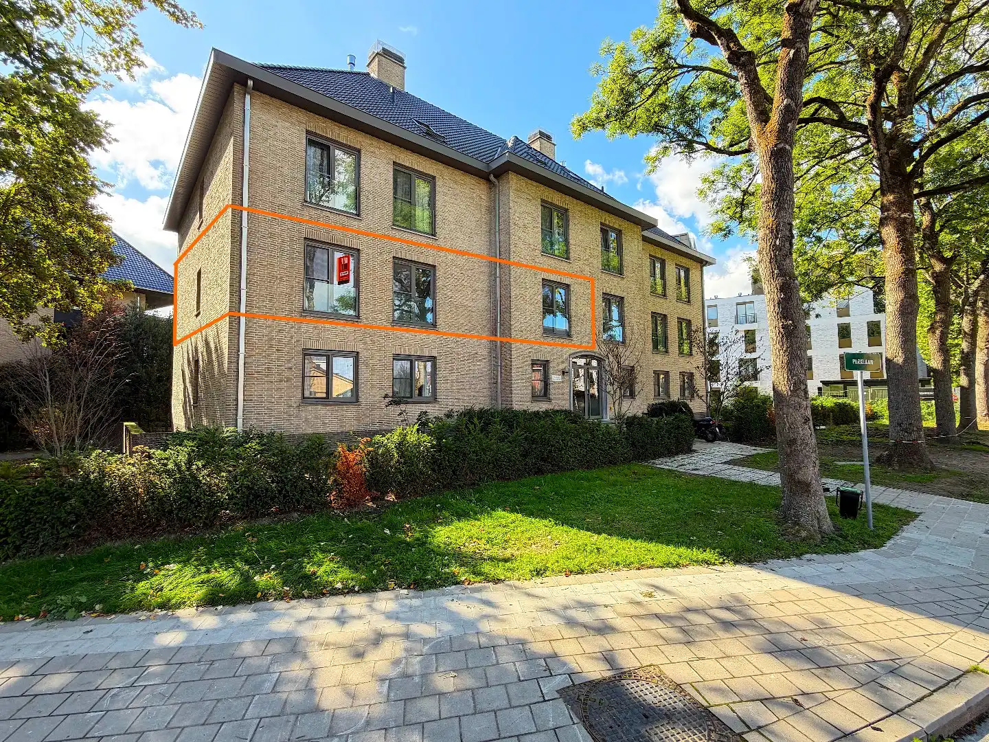 Lichtrijk 3-slaapkamerappartement met garage foto 19