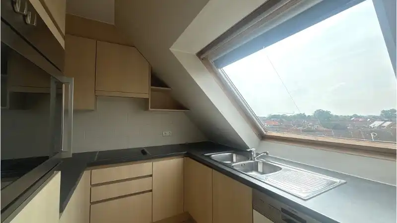 Prachtig Dakappartement met 2 slaapkamers en TERRAS te koop in Roeselare foto 7