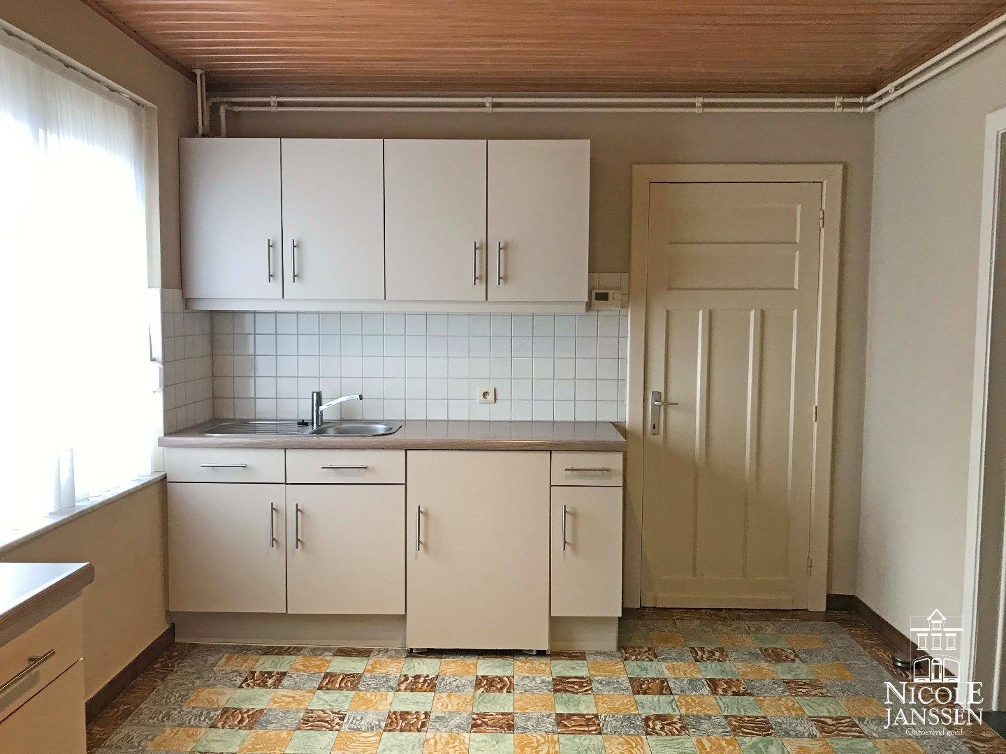 Gezinswoning met drie slaapkamers en terras in Voorshoven foto 4