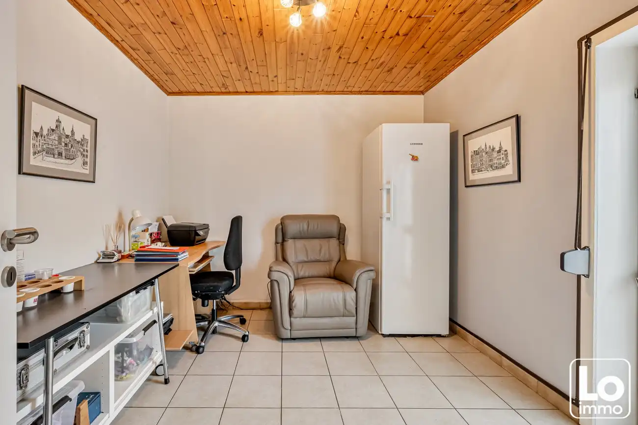 Te renoveren halfopen starterswoning met garagebox op makkelijk bereikbare locatie nabij het centrum van Desteldonk! foto 11