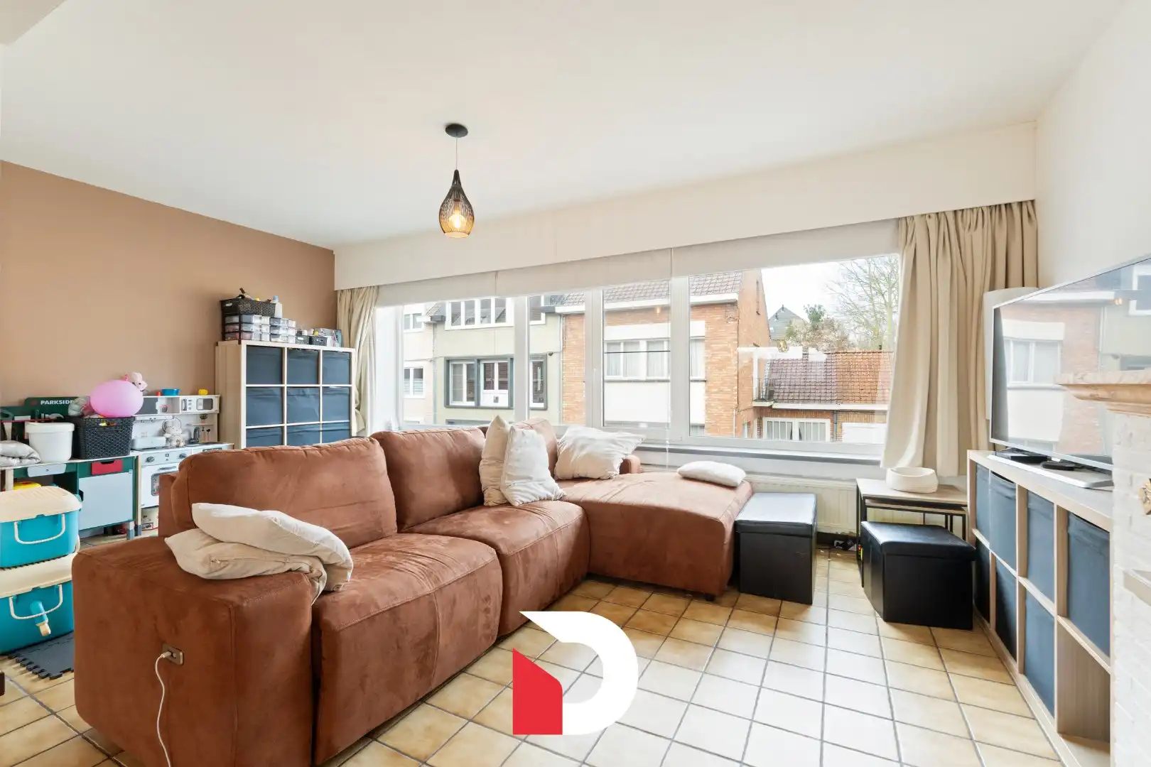 Instapklare gezinswoning met 3slk. en inpandige garage vlakbij Centrum Brugge. foto 3