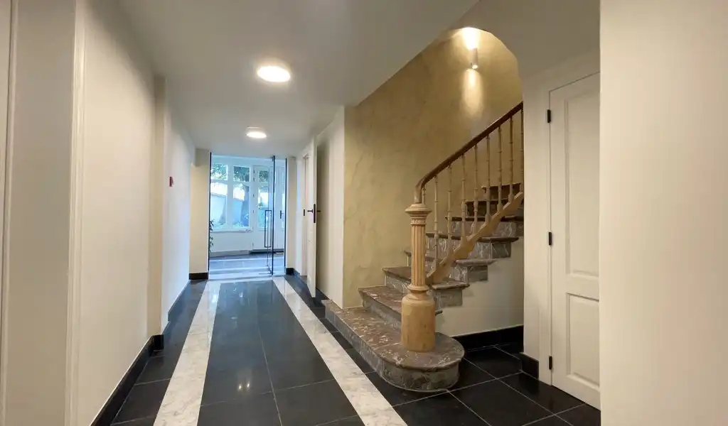 Gemeubelde kantoorruimte met diensten vlakbij het station van Mechelen foto 2