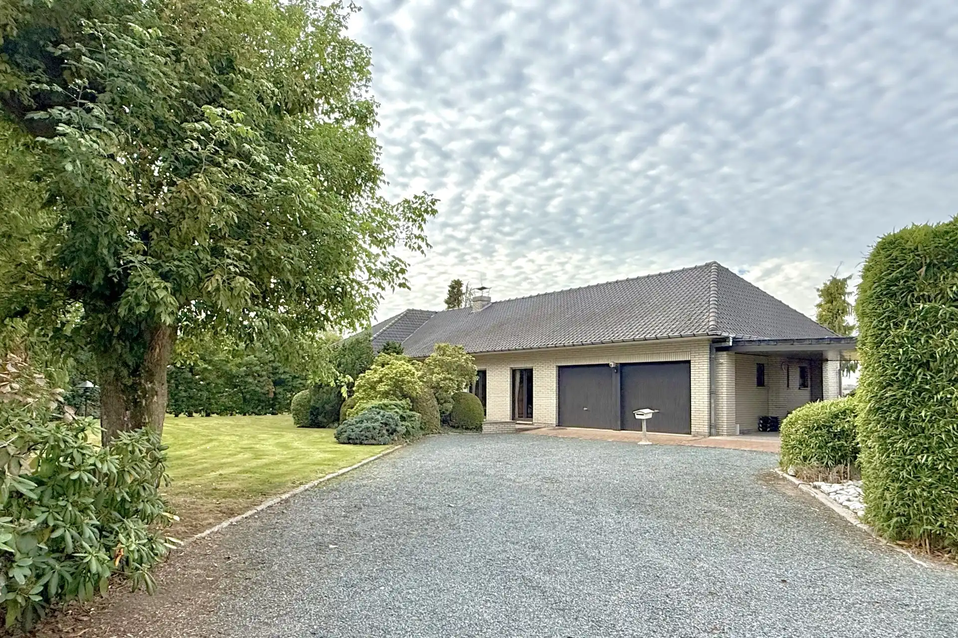 Ruime bungalow in het groen foto 5