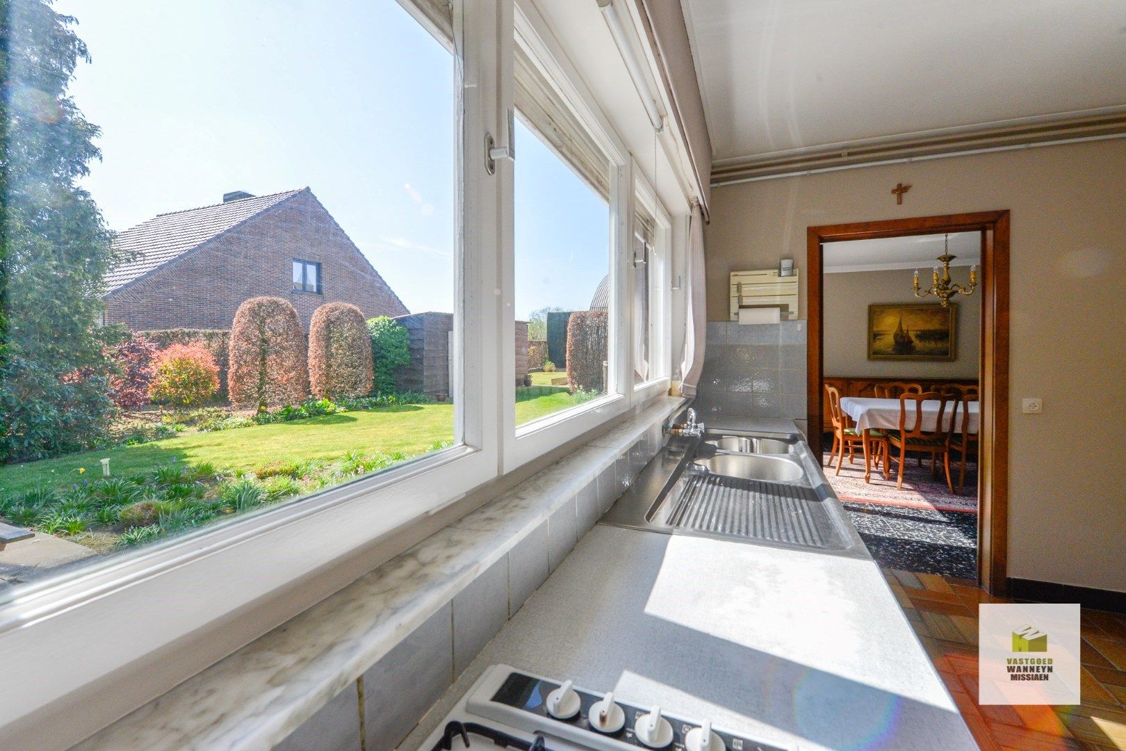 Ruime te renoveren villa met 4 slaapkamers en loods op 1696m2 te centrum Wingene foto 13