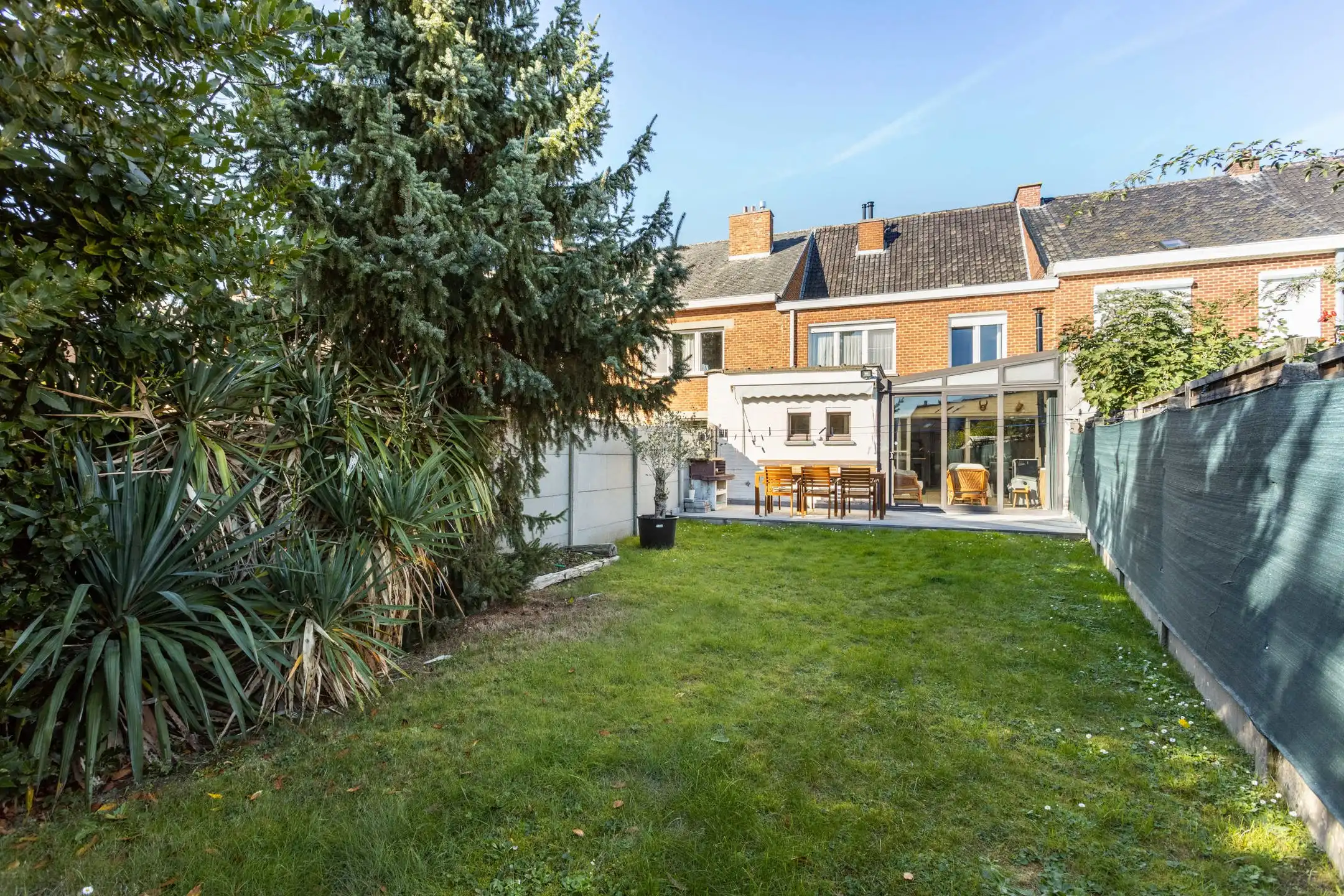 Solide burgerwoning met garage en tuin op gunstige ligging foto 12