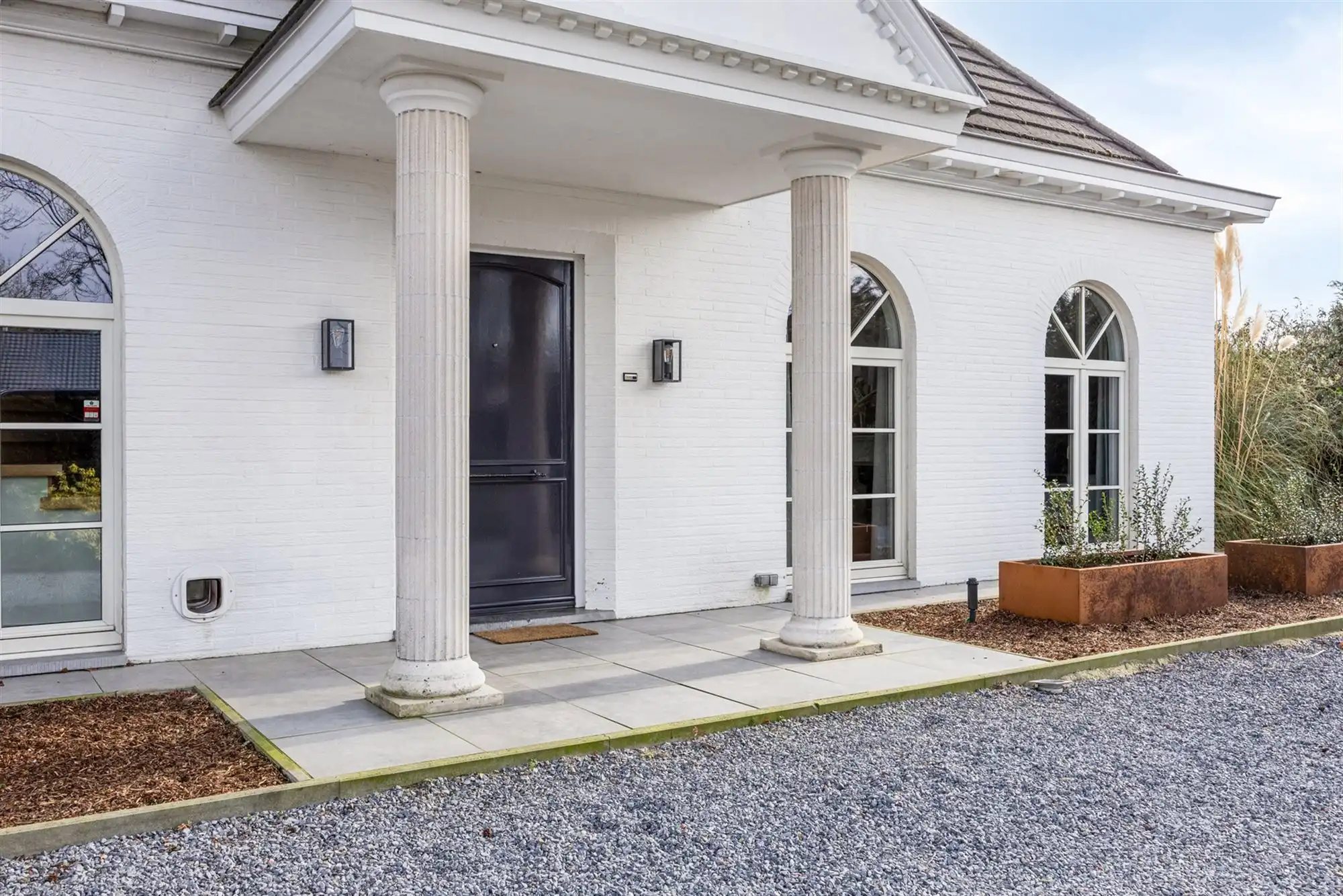 Instapklare tijdloze villa met 5 slpks op ca. 2000 m² foto 5