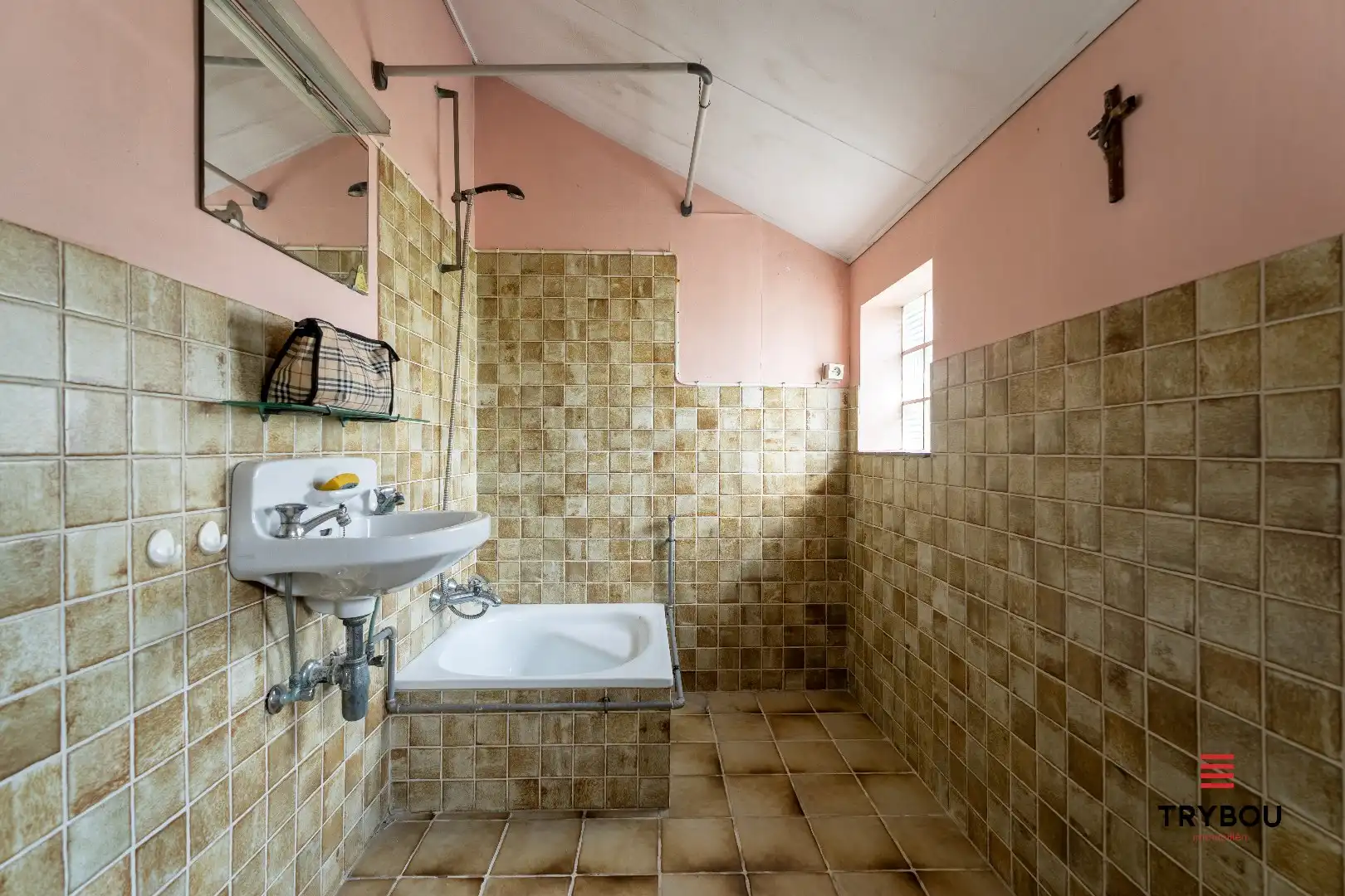 Te renoveren alleenstaande woning op een ruim perceel met tal van mogelijkheden!  foto 10