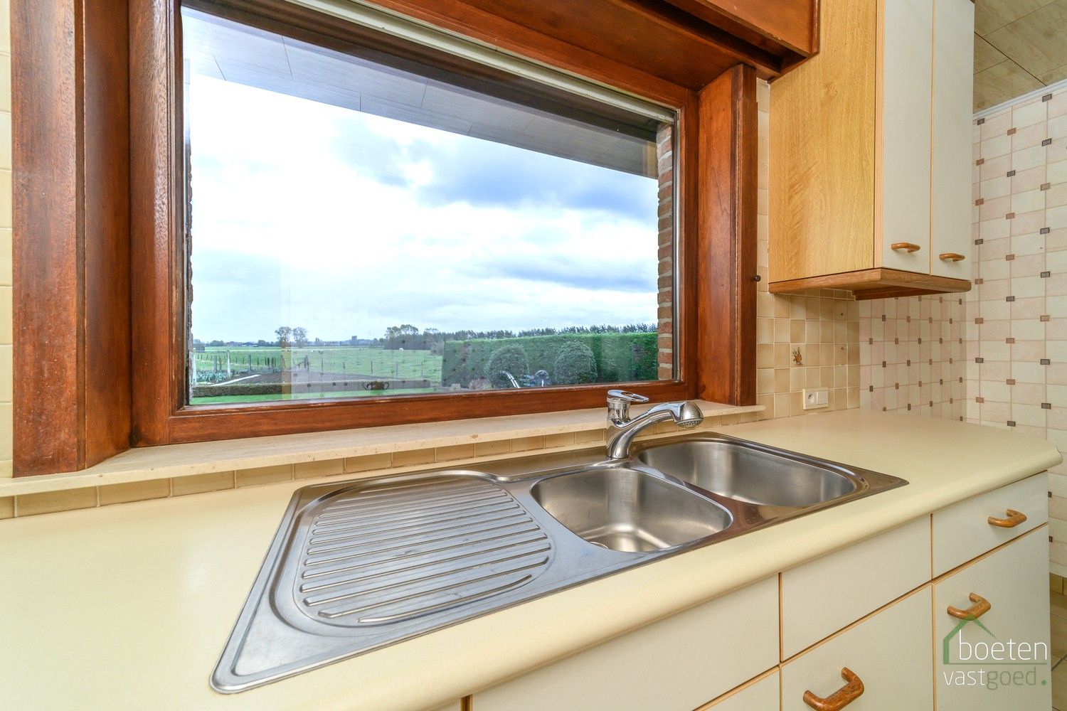 Reninge: Verzorgde gelijkvloerse woning met heel wat potentieel, fantastische tuin met open zicht op de Reningse broeken op 1.108m² totale grondopp. foto 8