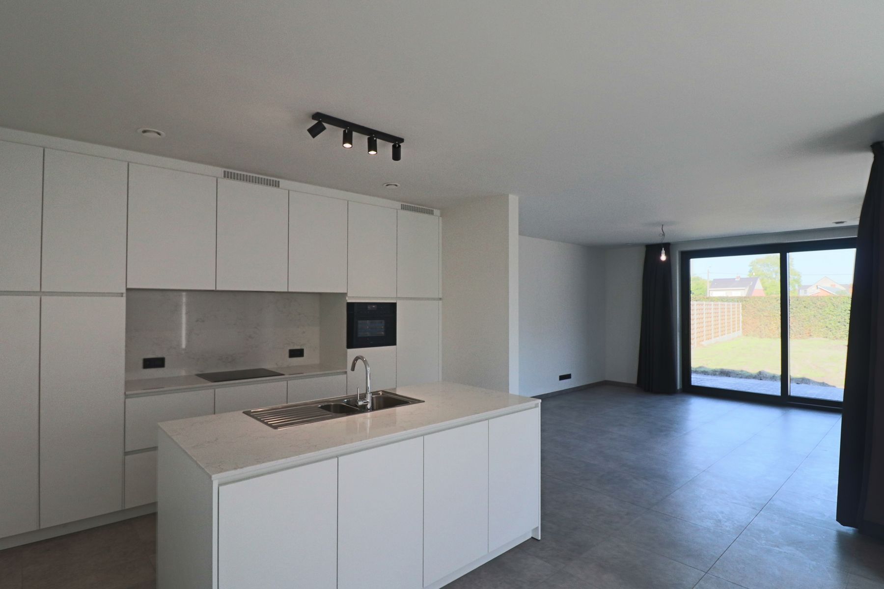Energiezuinige nieuwbouwwoning (E12) met 3-4 slaapkamers en tuin met tuinberging. foto 9