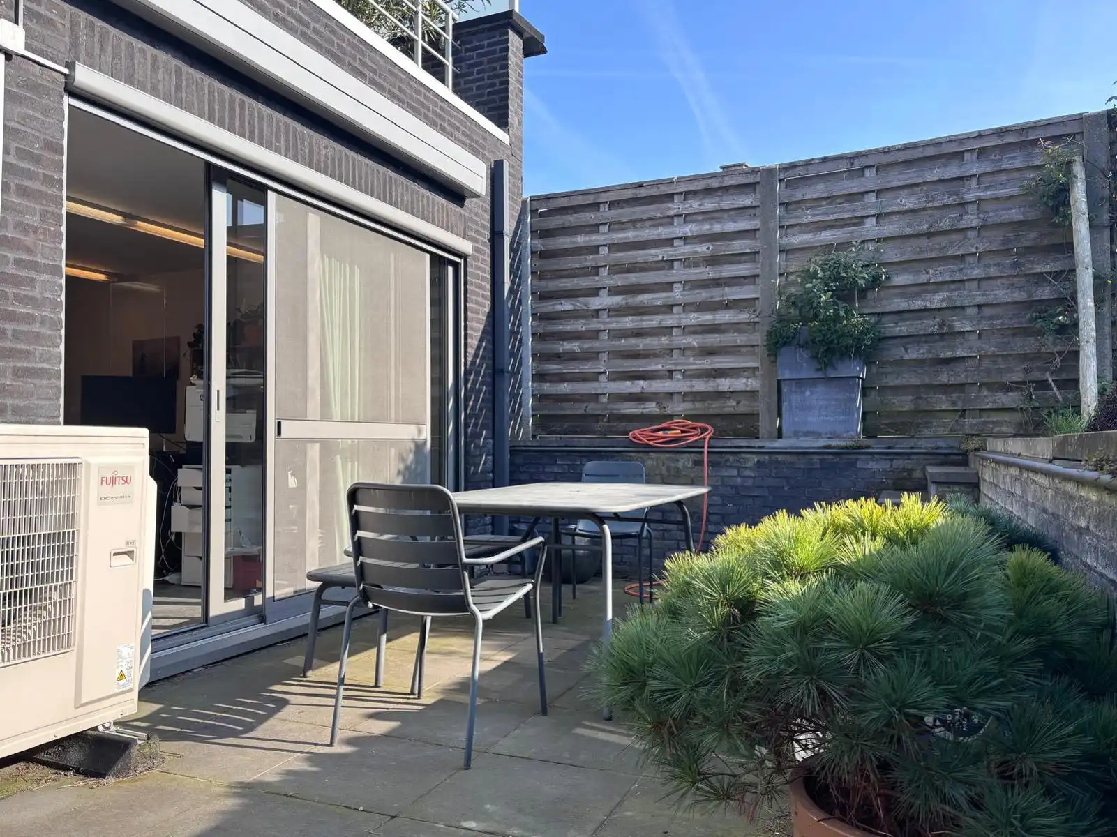 Instapklaar praktijk-/kantoorpand in het centrum van Tielt. foto 14