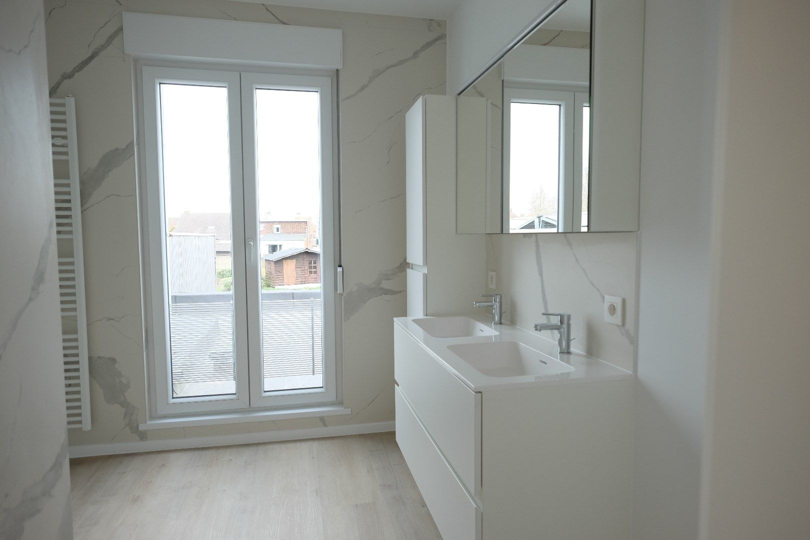 Volledig vernieuwde ruime rijwoning met tuin. foto 8