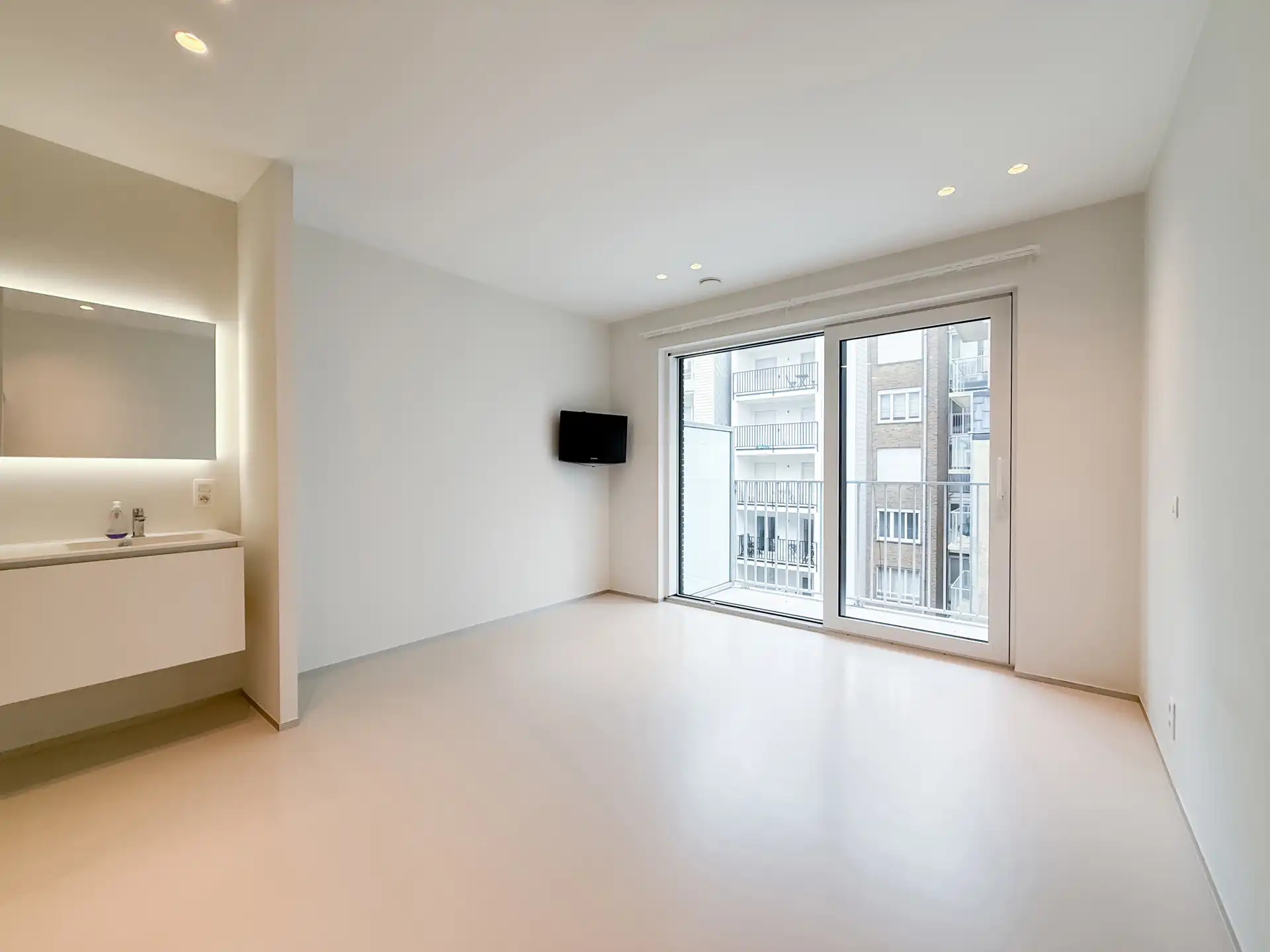 Stijlvol en lichtrijk appartement op toplocatie in het Zoute foto 9