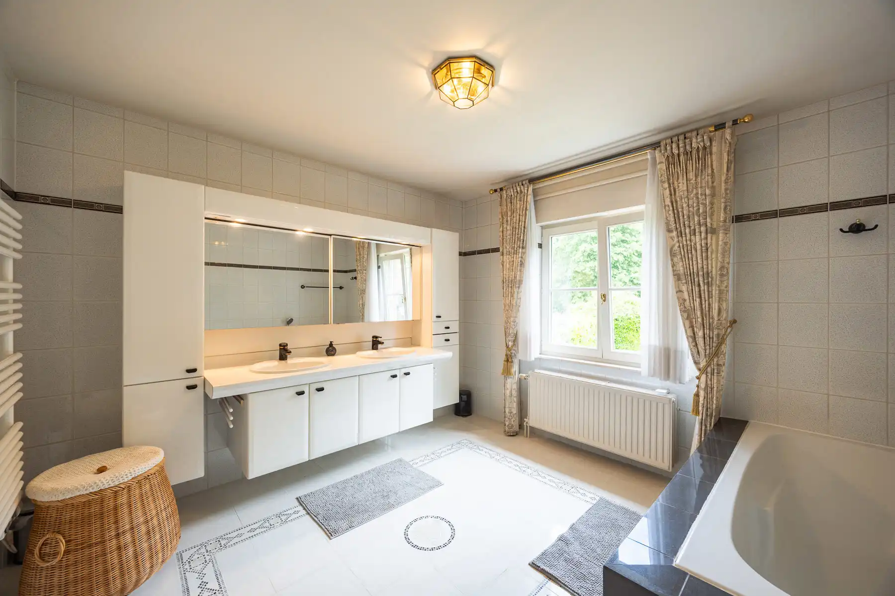 Prachtig gemoderniseerde, instapklare gezinswoning foto 25