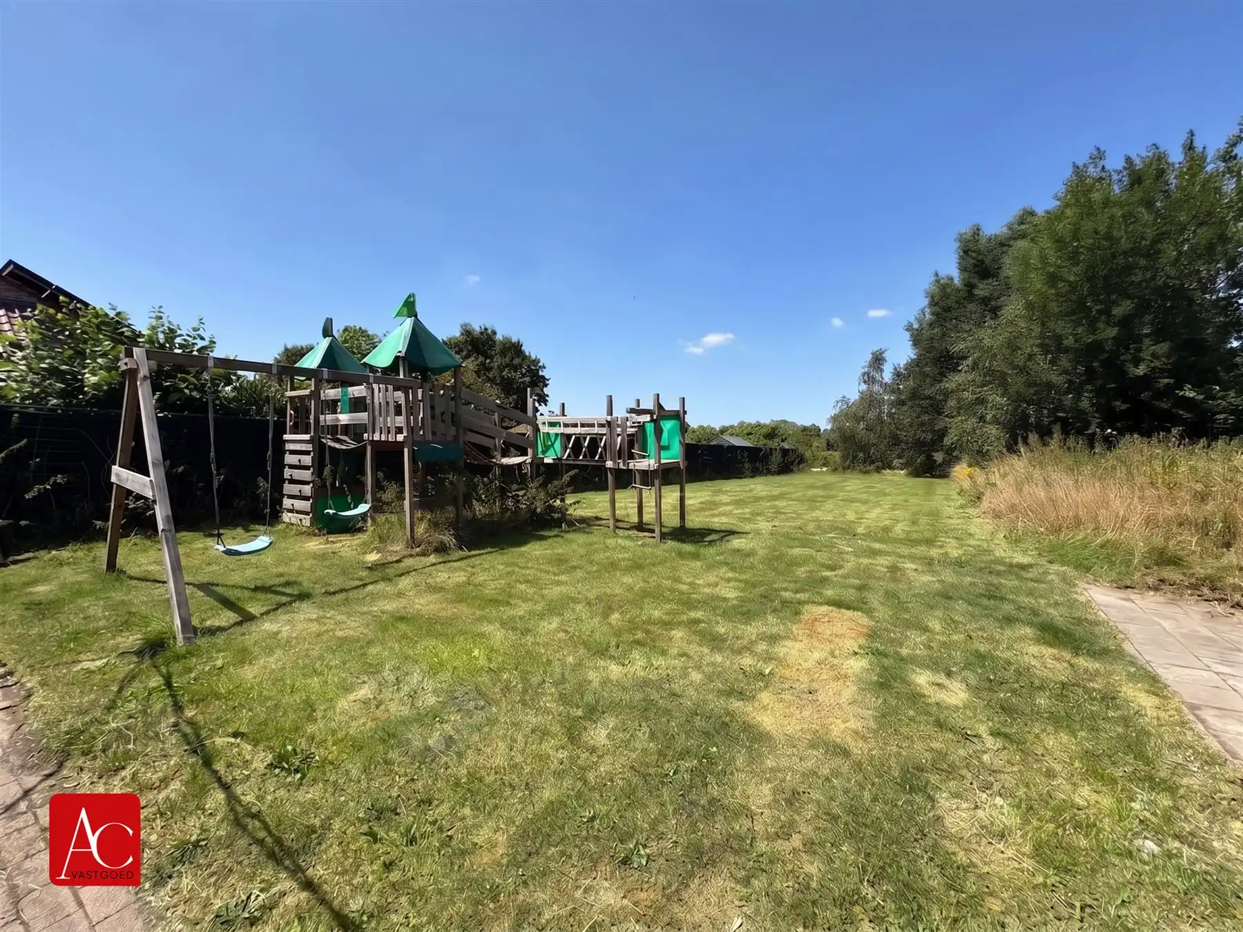 Uitzonderlijk grote gezinswoning met 6 slaapkamers en een grote tuin foto 20