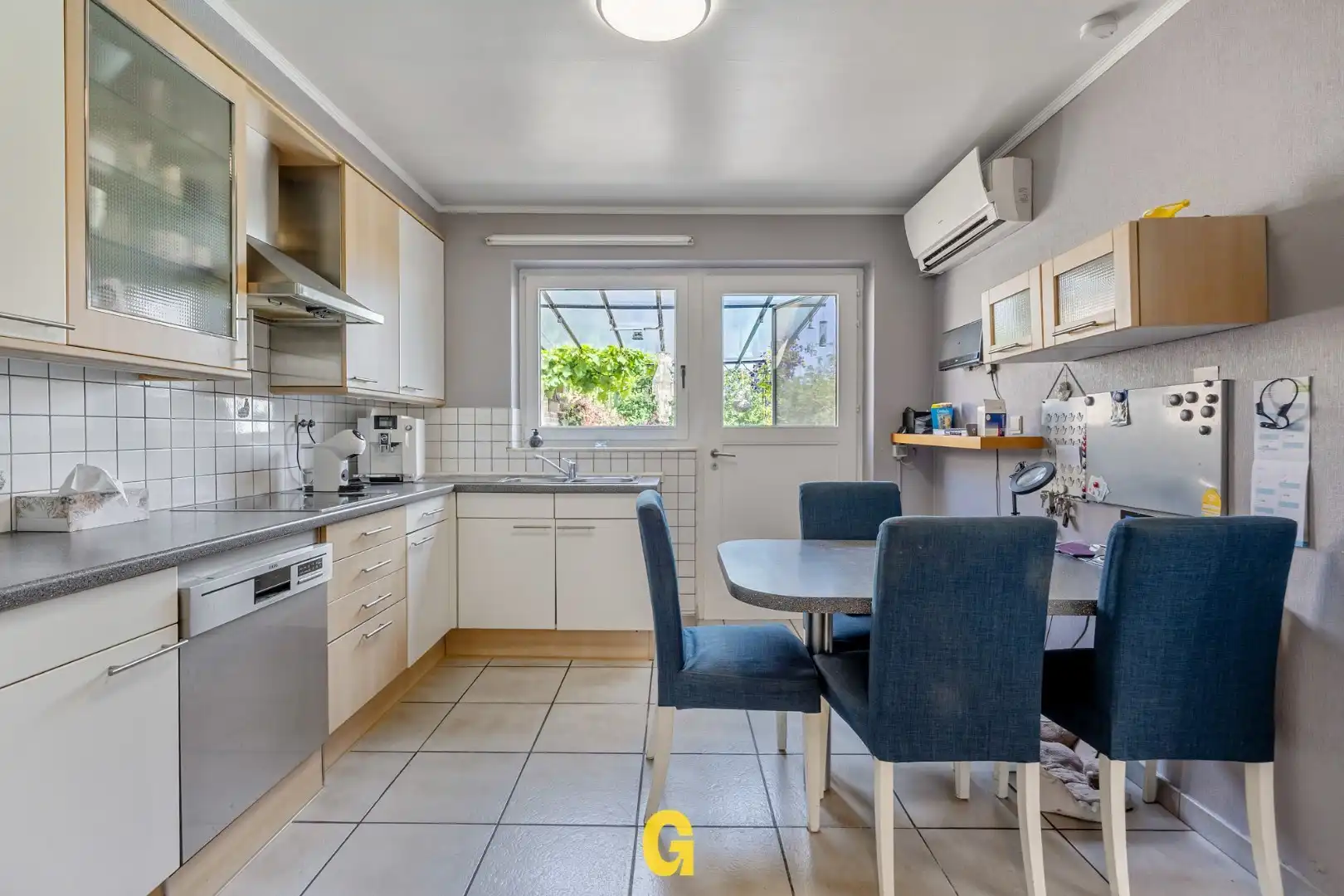 Halfopen woning met prachtige tuin met zwembad en blijvend zicht op achterliggend groen foto 12
