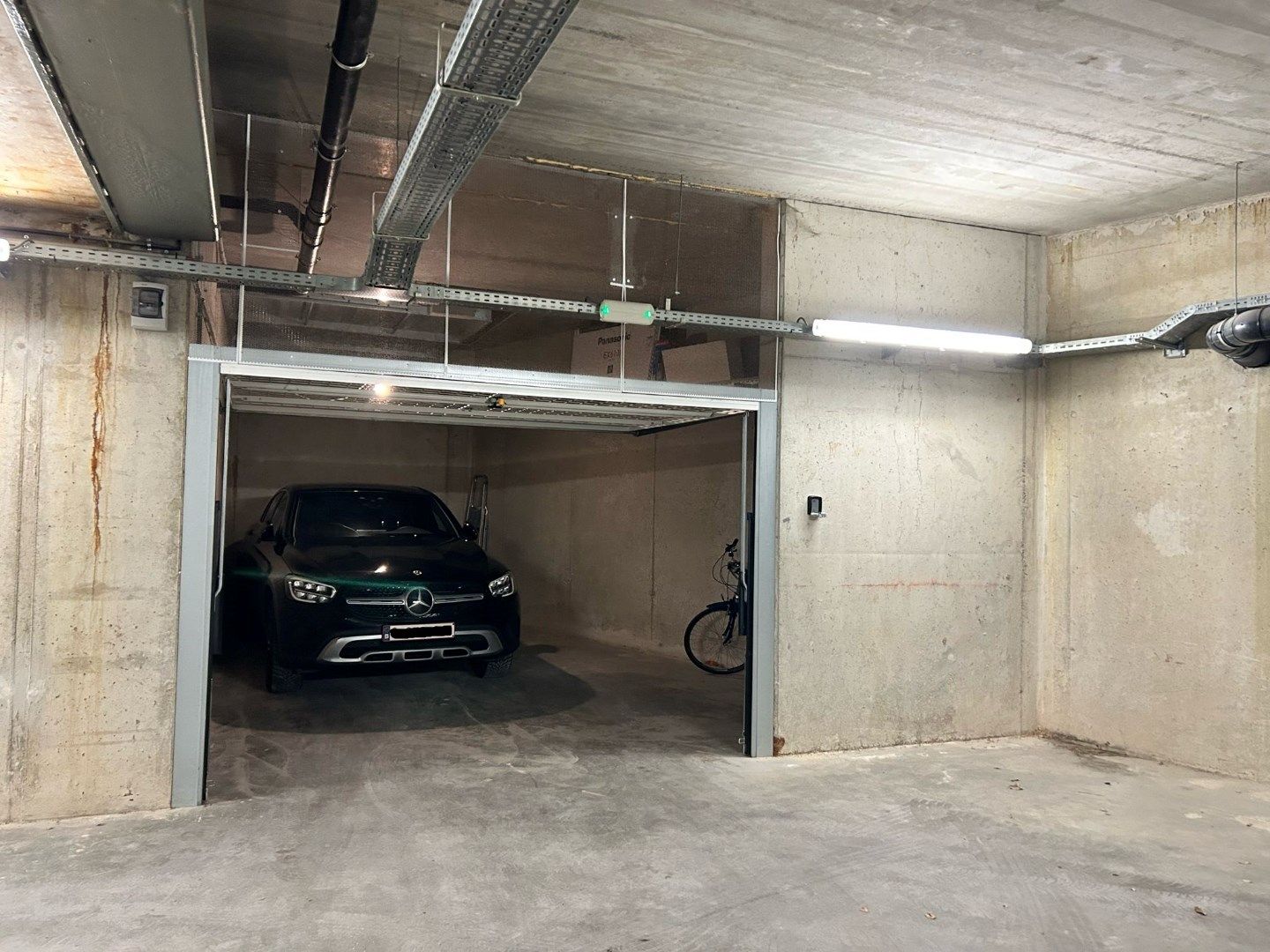 Ruime garagebox vlakbij Zeedijk foto 3