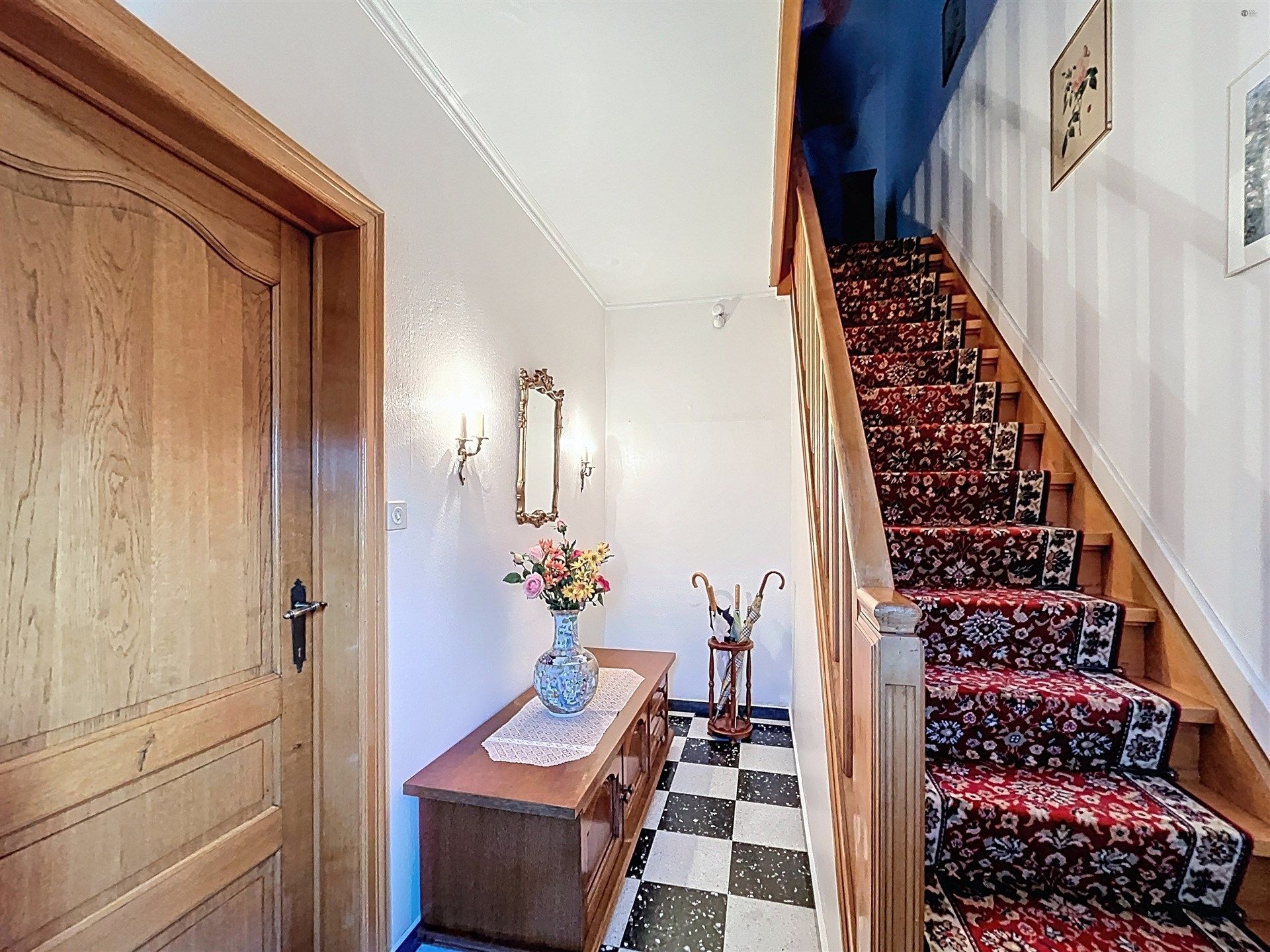 Halfopen bebouwing met 3 slpk & garage op een perceel van 428 m² foto 3