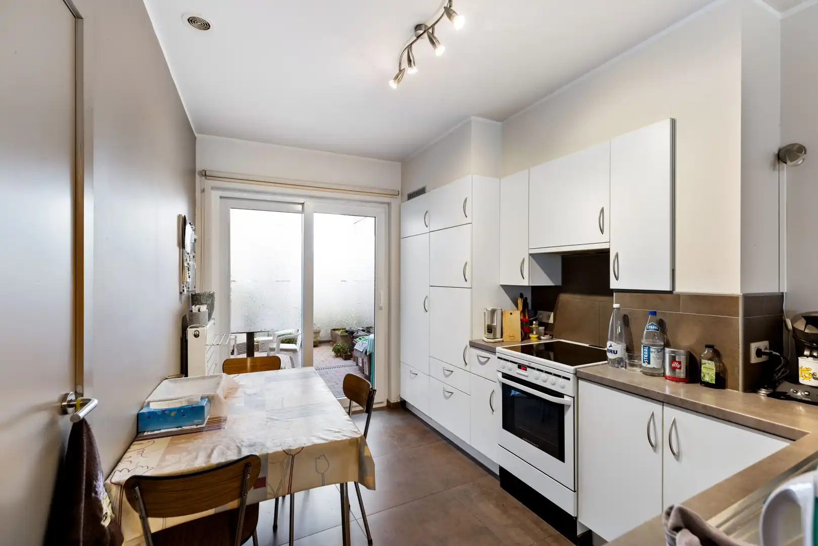 Uitstekend onderhouden opbrengsteigendom met 7 instapklare appartementen en 2 garages in het centrum van Izegem foto 6