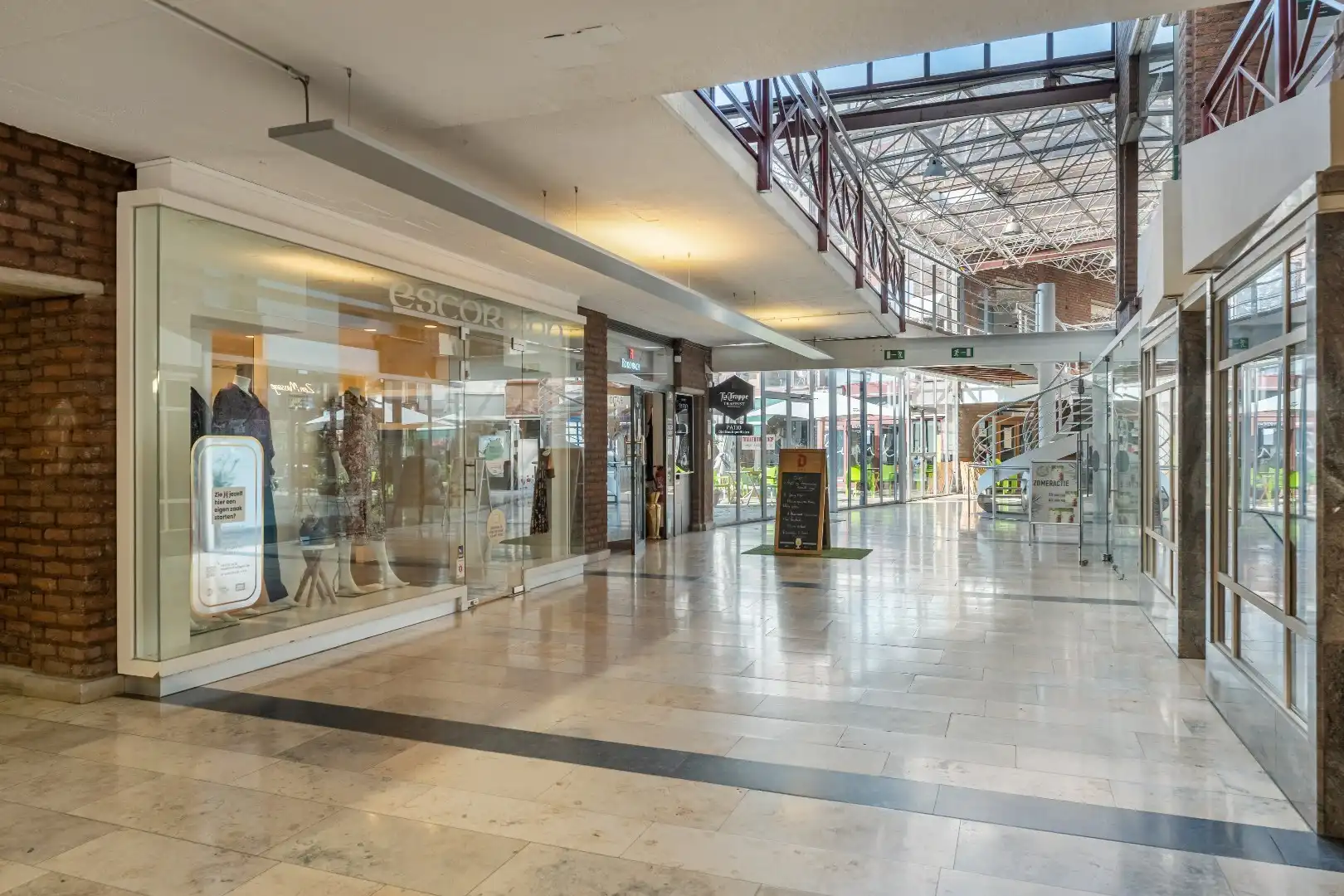 Commercieel uitstekend gelegen handelspand, 90m² foto 13