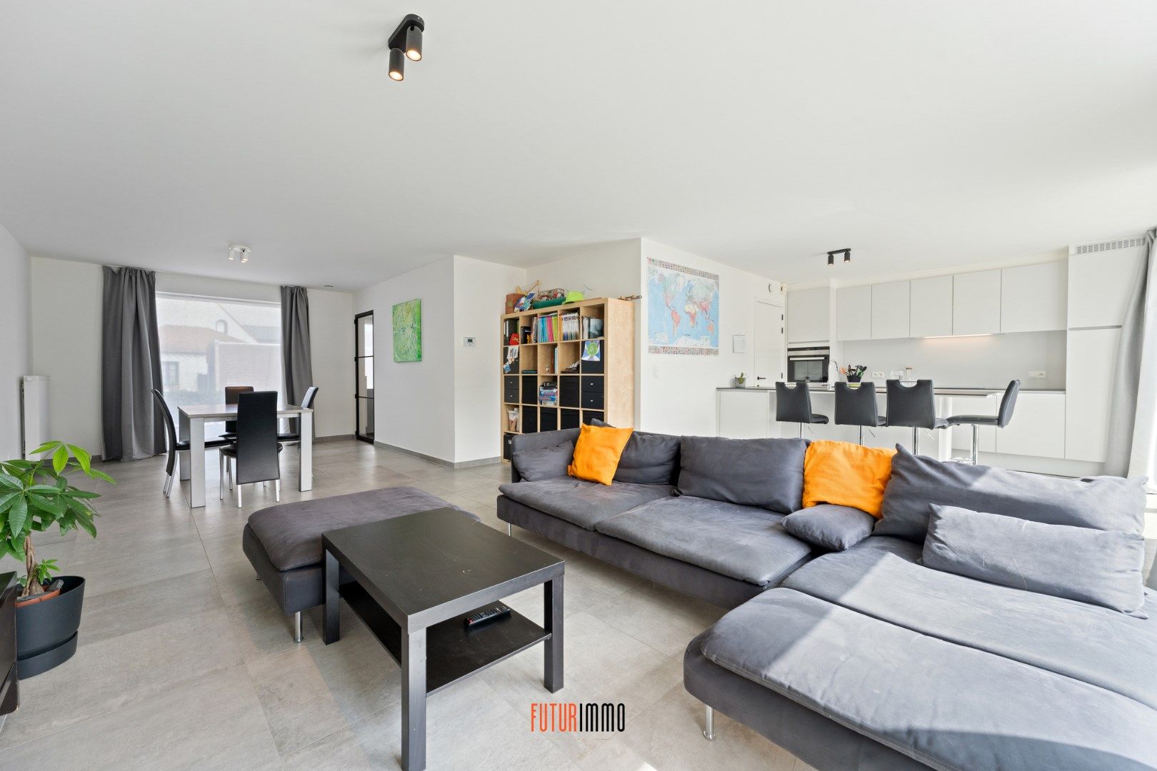 Ruime energiezuinige woning met garage foto 2