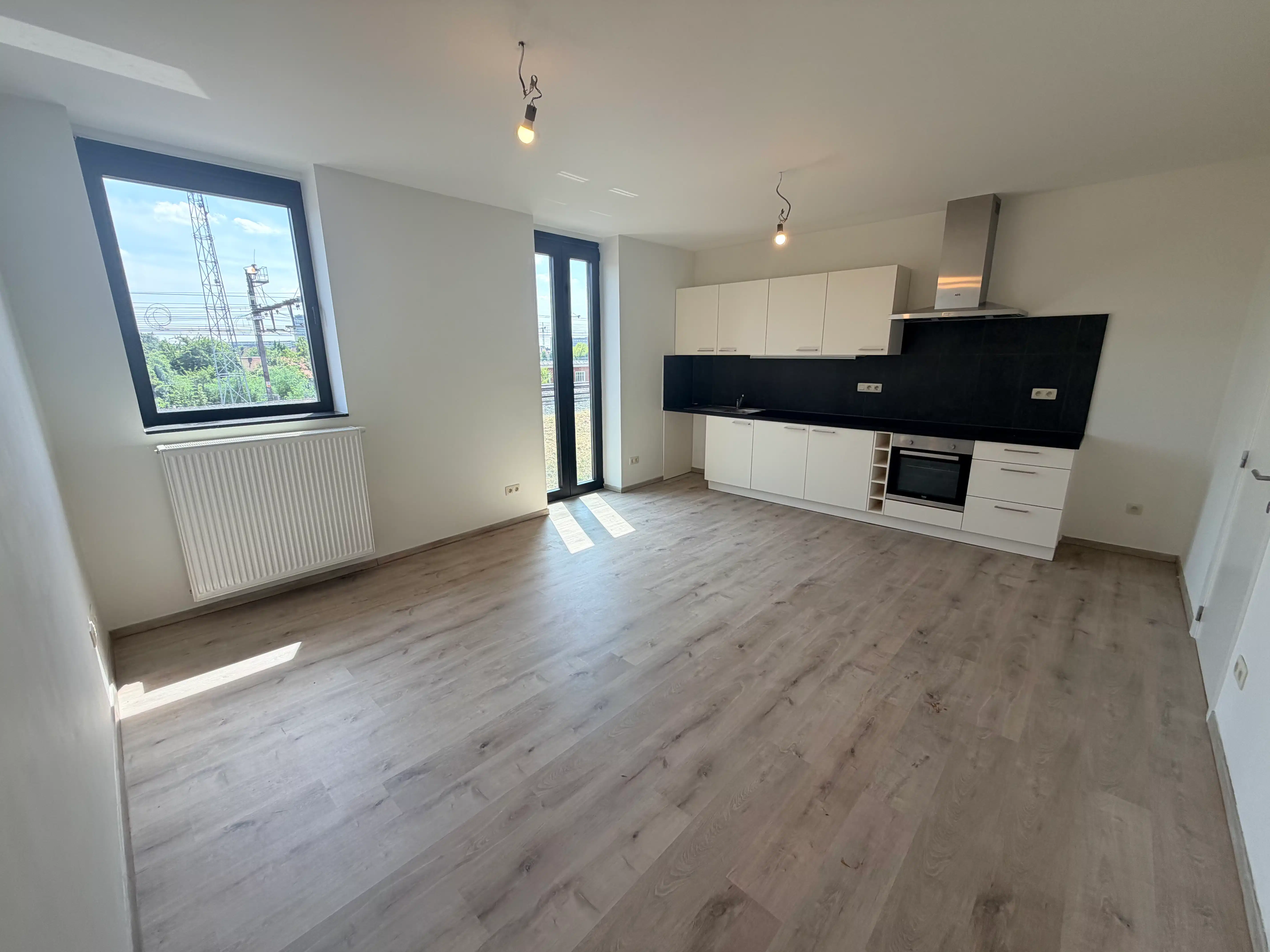 --- NIEUW --- Gerenoveerd en energiezuinig 1-slaapkamerappartement op toplocatie nabij Sint-Pietersstation! foto 2