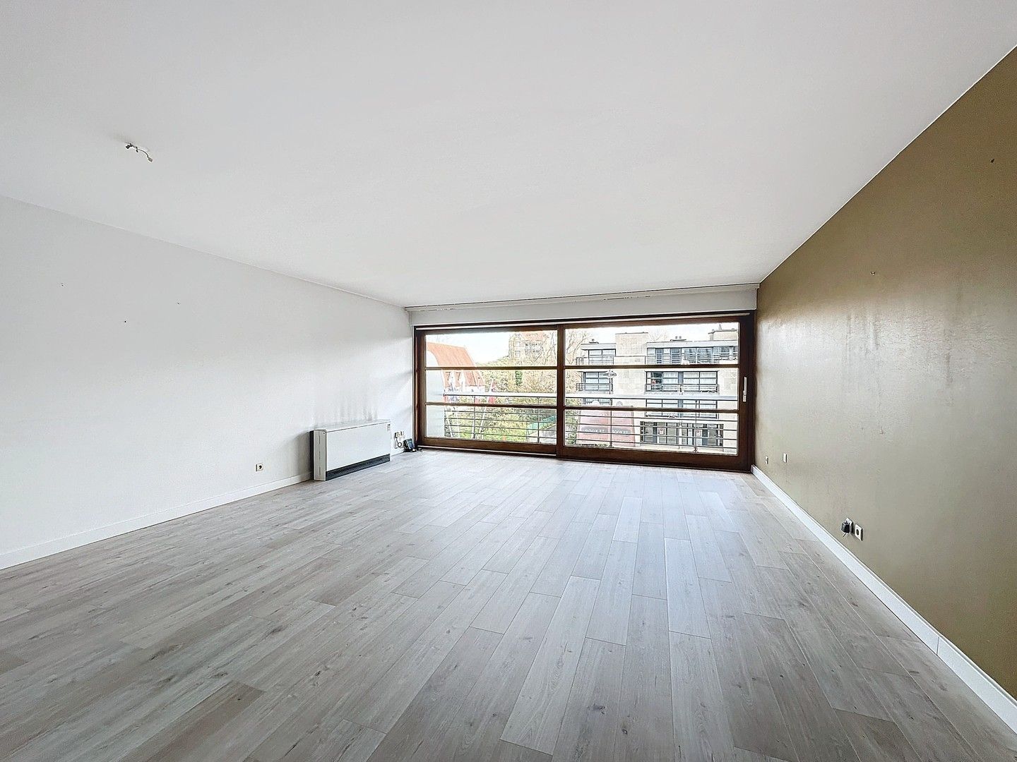 Instapklaar appartement met 2 zonneterrassen nabij de Zeedijk. foto 3