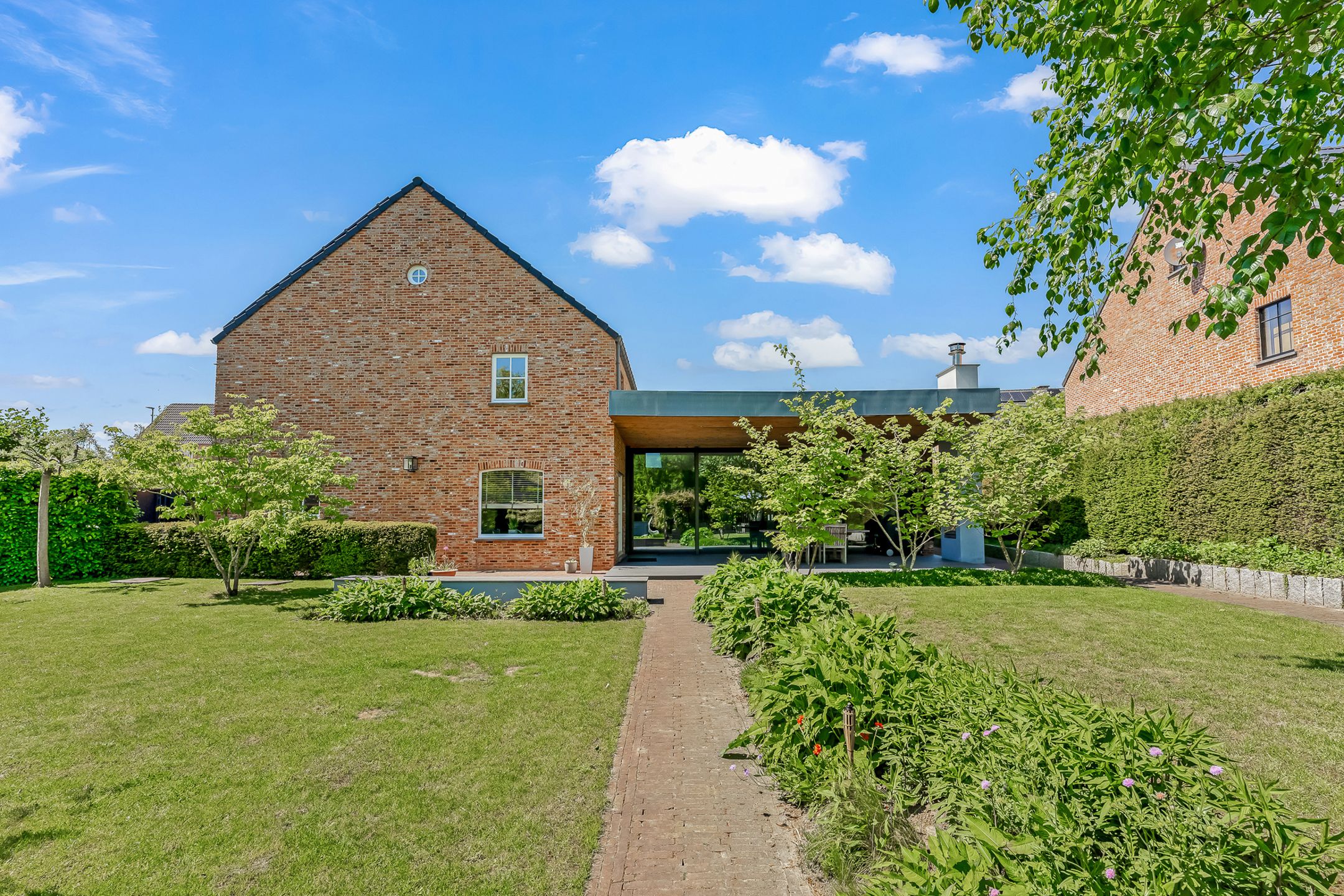 Instapklare woning met tuingerichte aanbouw foto 34