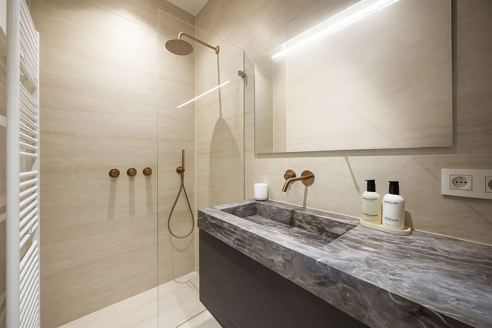 Charmante duplex met terras foto 16