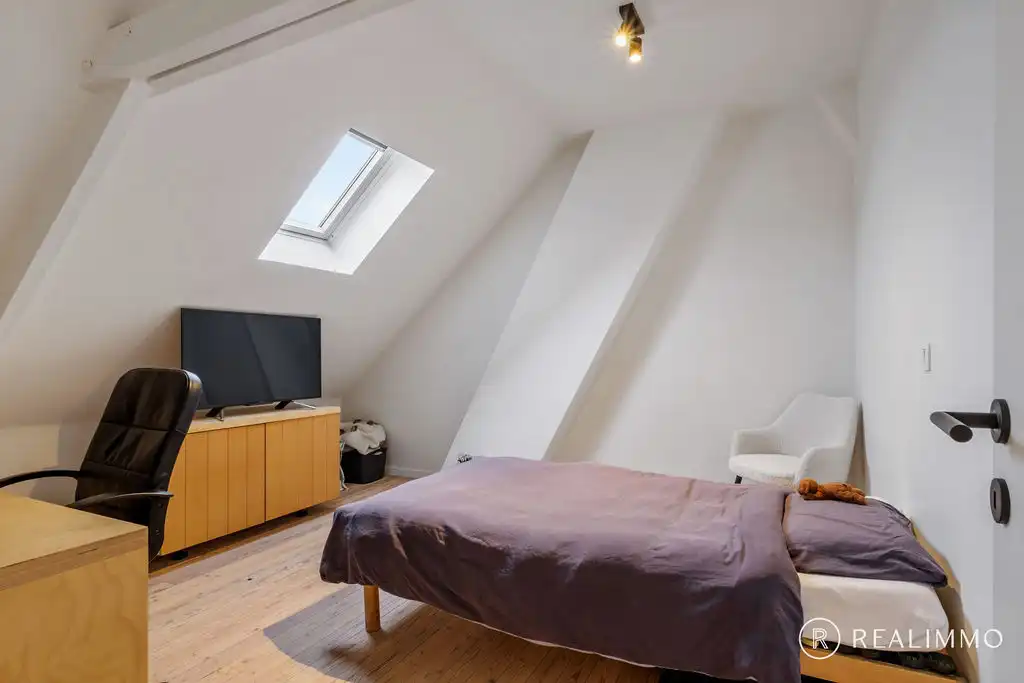 Stijlvol gerenoveerde woning met 4 slaapkamers foto 18