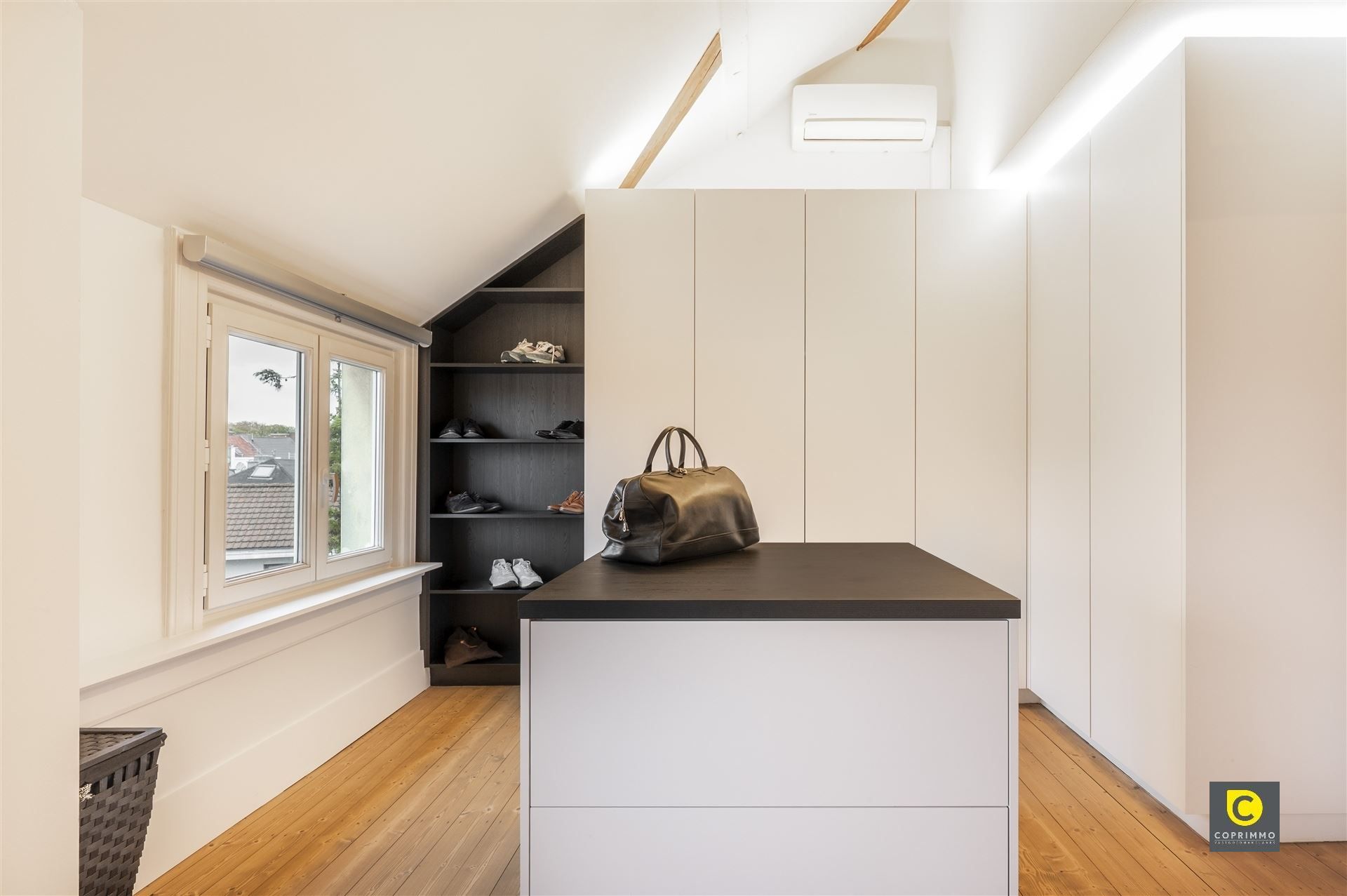 Unieke meesterwoning met garage foto 18